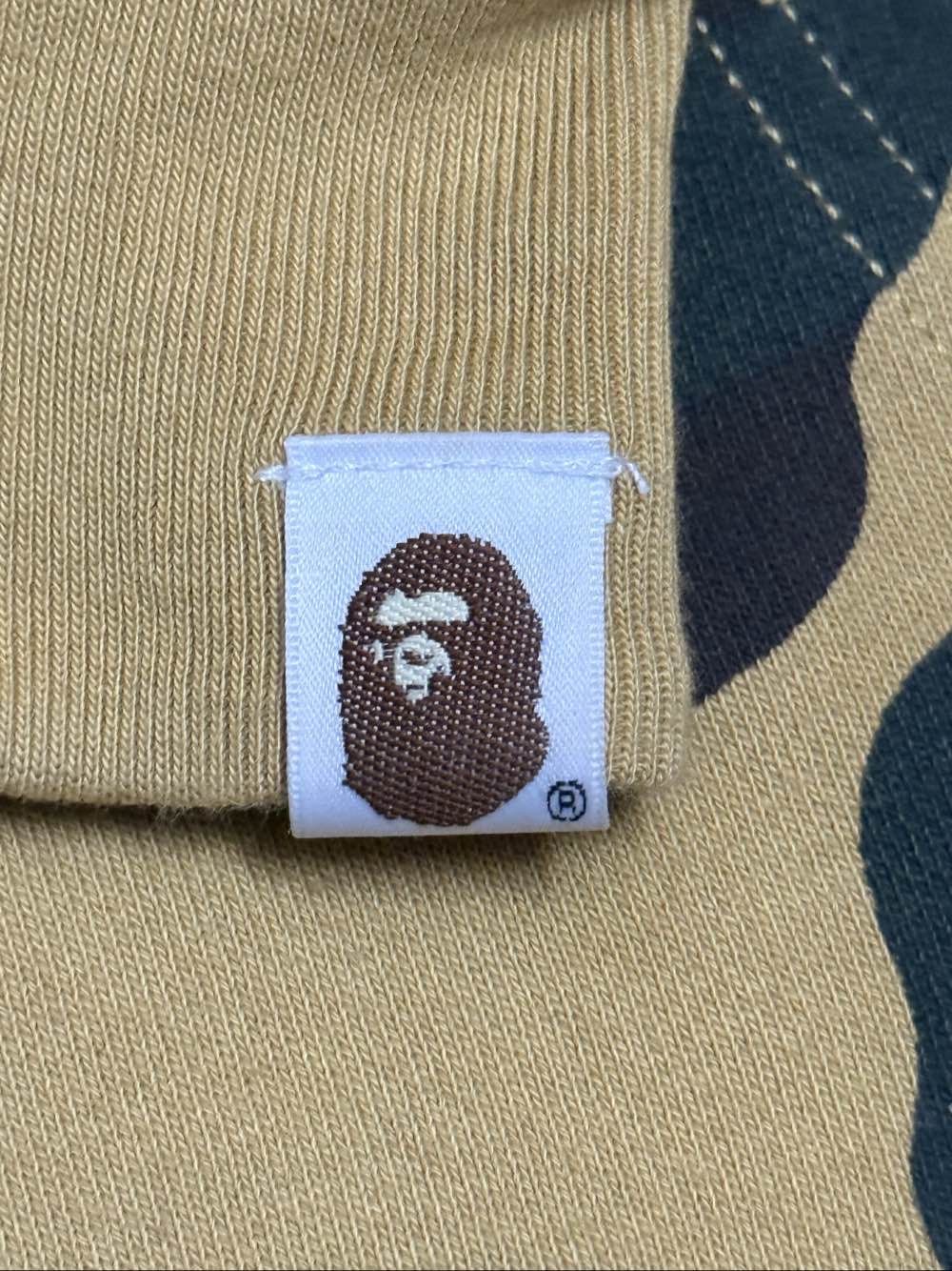 Bape A Bathing Ape Camo Shark Hoodie Size M Size US M / EU 48-50 / 2 - 11 Thumbnail