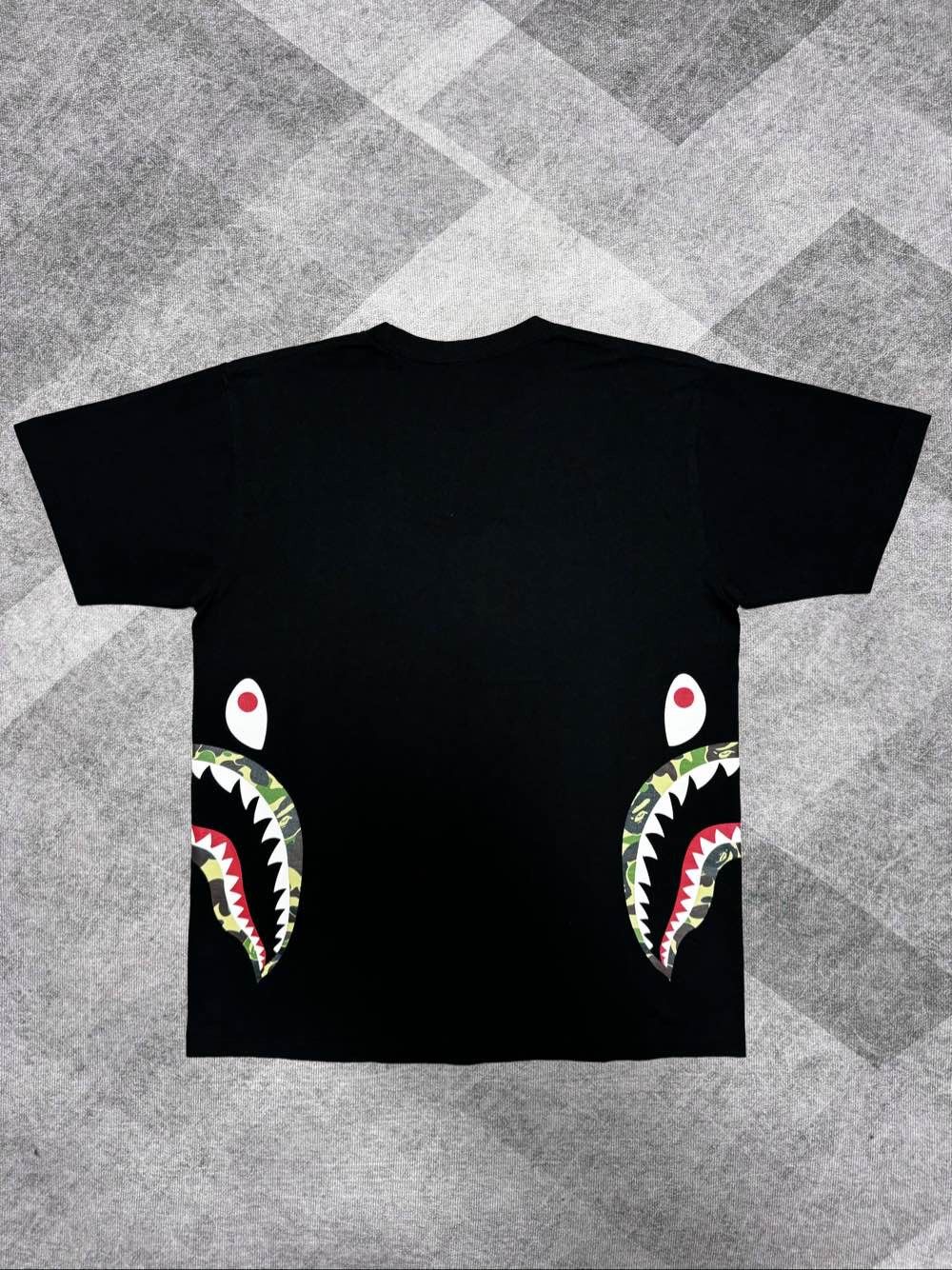 Bape A Bathing Ape Shark Camo T-Shirt Size L Size US L / EU 52-54 / 3 - 2 Thumbnail