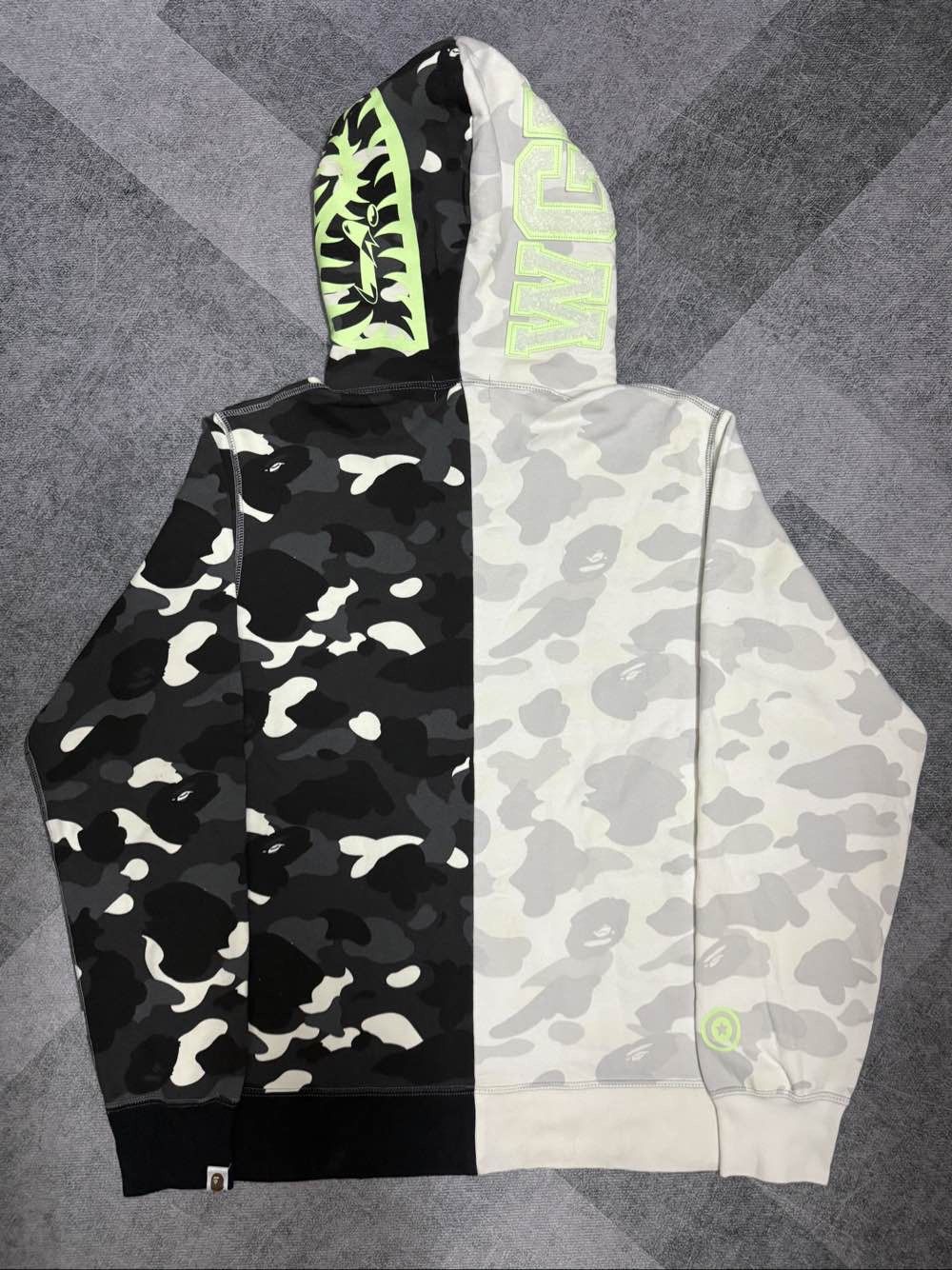 Bape A Bathing Ape Split Camo Shark Hoodie Size XL Size US XL / EU 56 / 4 - 2 Thumbnail