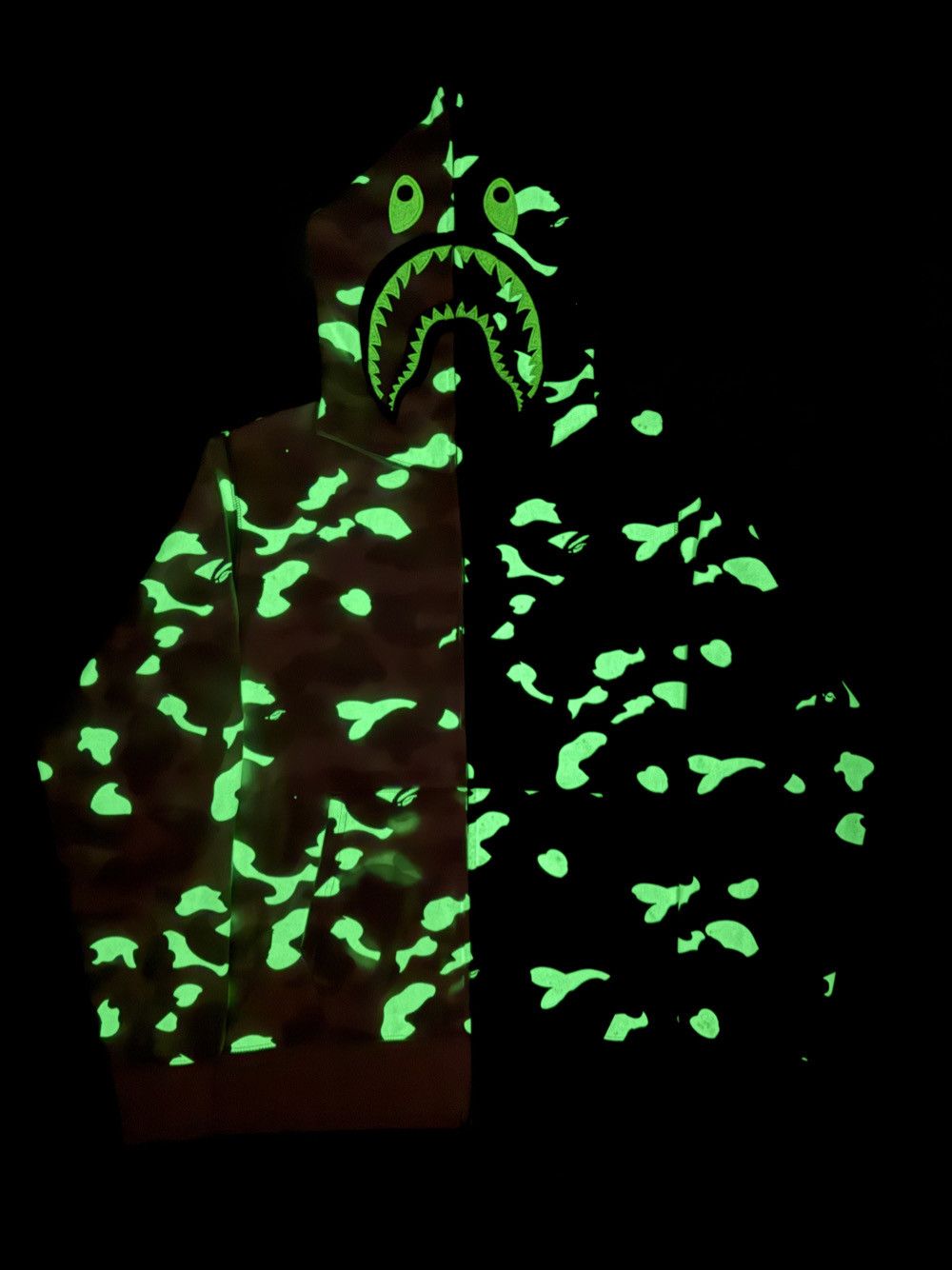 Bape A Bathing Ape Split Camo Shark Hoodie Size XL Size US XL / EU 56 / 4 - 5 Thumbnail
