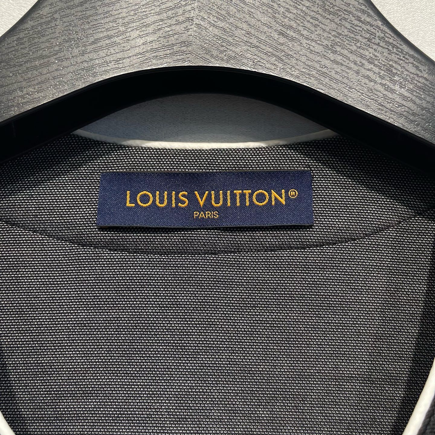 Louis Vuitton Louis Vuitton Striped Baseball Shirt Size L Size US L / EU 52-54 / 3 - 3 Thumbnail
