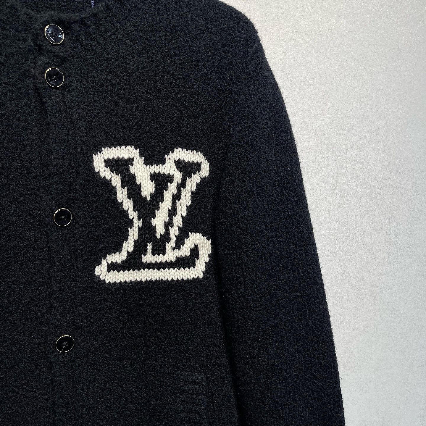 Louis Vuitton Louis Vuitton Logo Intarsia Cardigan Size S Size US S / EU 44-46 / 1 - 7 Thumbnail