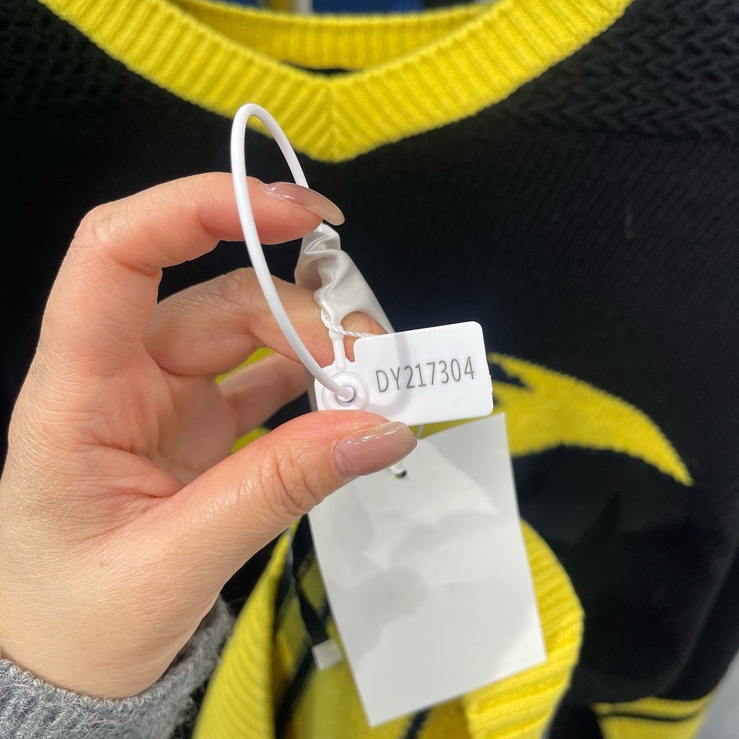 Louis Vuitton Louis Vuitton Logo Stripe V-Neck Sweater Size M Size US M / EU 48-50 / 2 - 7 Thumbnail