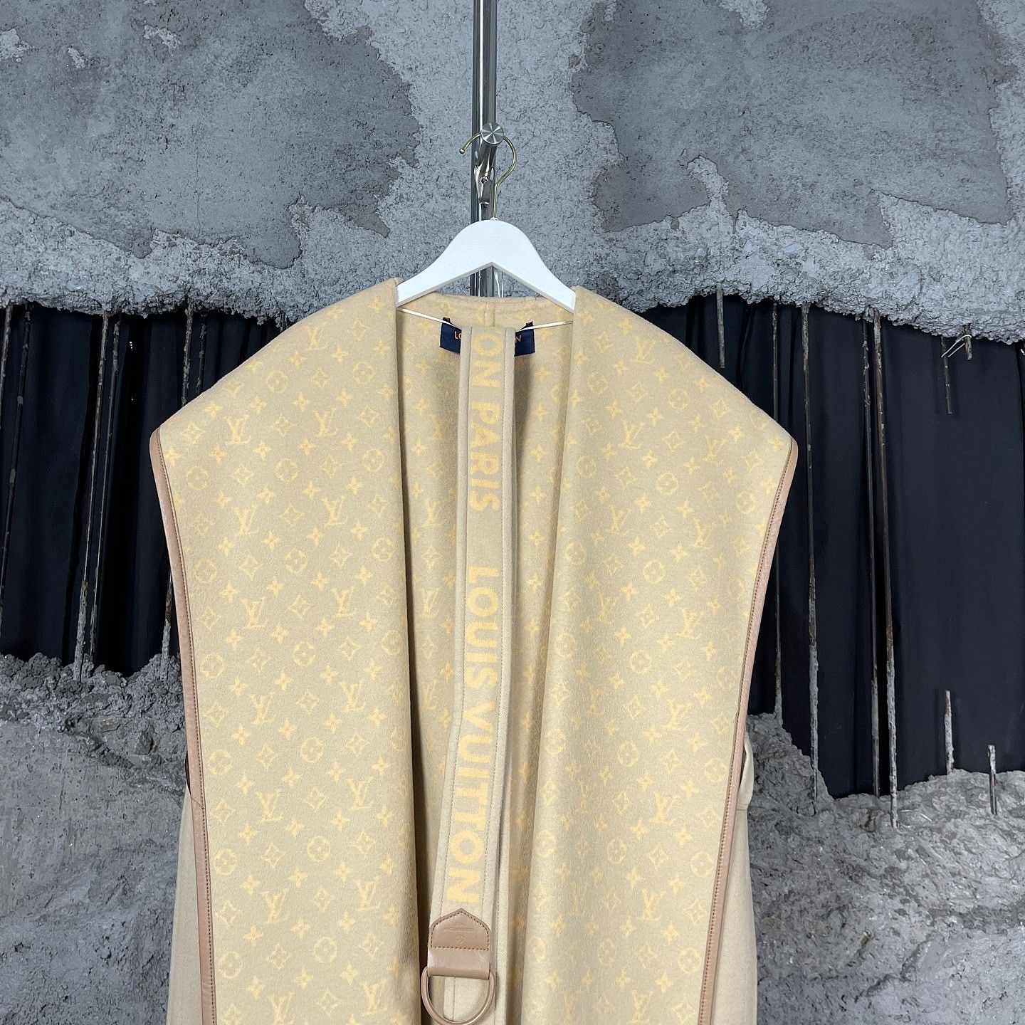 Louis Vuitton Louis Vuitton Monogram Hooded Coat Size 34 Size XXS / US 00 / IT 34 - 5 Thumbnail