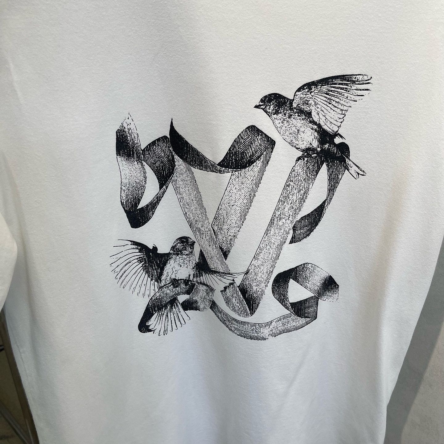 Louis Vuitton Louis Vuitton Bird Logo T-Shirt White Size L Size US L / EU 52-54 / 3 - 5 Thumbnail