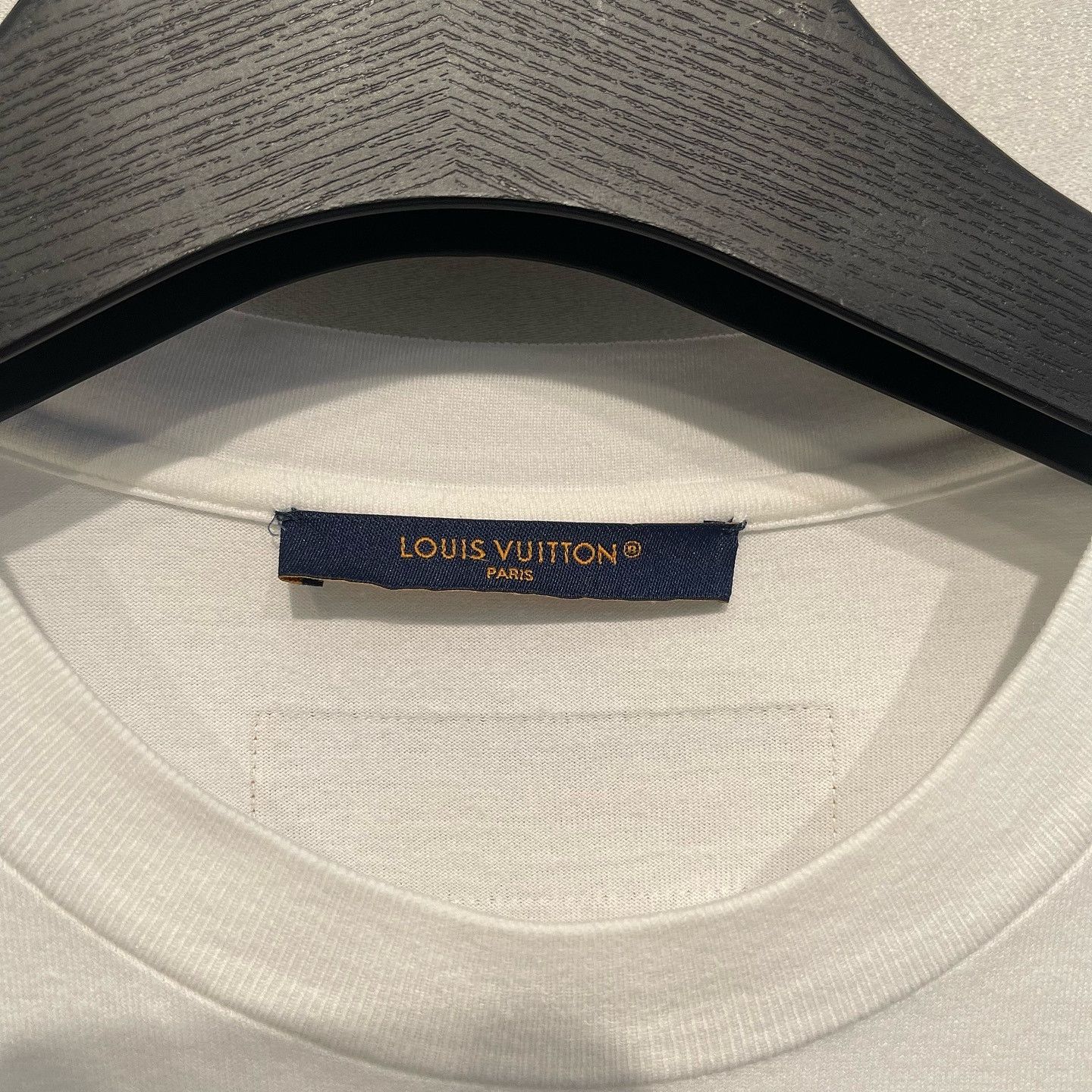 Louis Vuitton Louis Vuitton Bird Logo T-Shirt White Size L Size US L / EU 52-54 / 3 - 3 Thumbnail