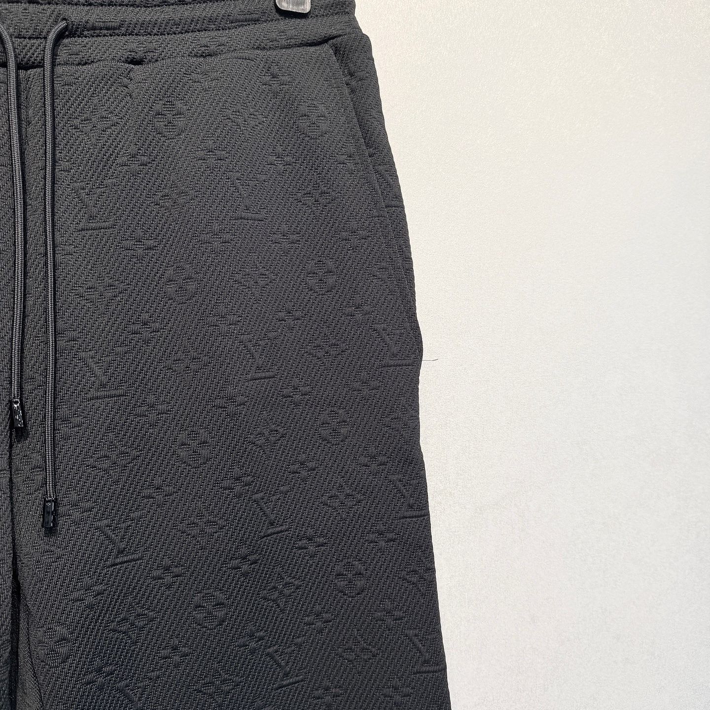 Louis Vuitton Louis Vuitton Monogram Embossed Sweatpants Size S Size US 30 / EU 46 - 7 Thumbnail