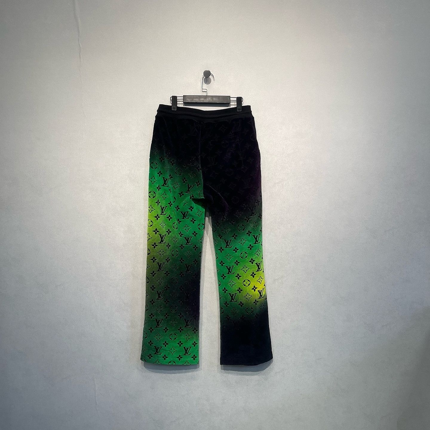 Louis Vuitton Louis Vuitton Gradient Monogram Casual Pants Size M Size US 32 / EU 48 - 2 Thumbnail