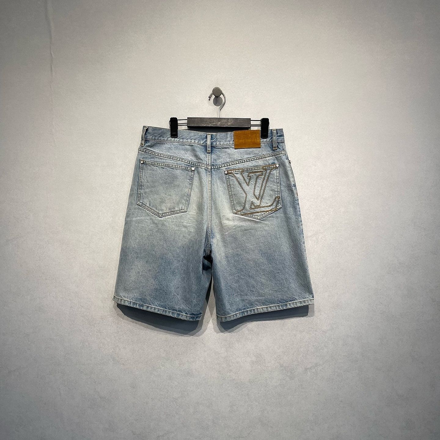Louis Vuitton Louis Vuitton Staples Edition Denim Shorts Size 33 Size US 33 - 2 Thumbnail