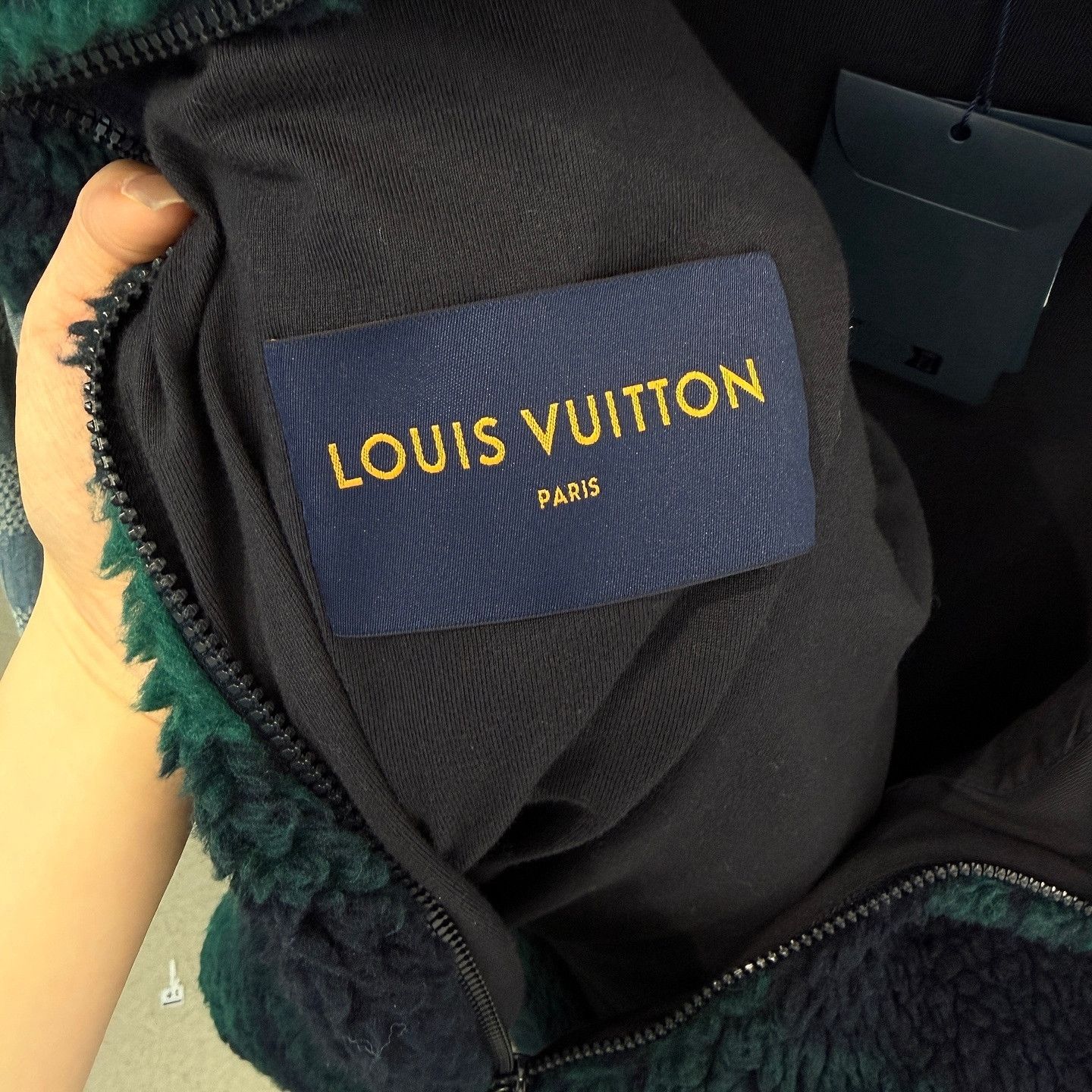 Louis Vuitton Louis Vuitton Monogram Fleece Jacket Size L Size US L / EU 52-54 / 3 - 3 Thumbnail