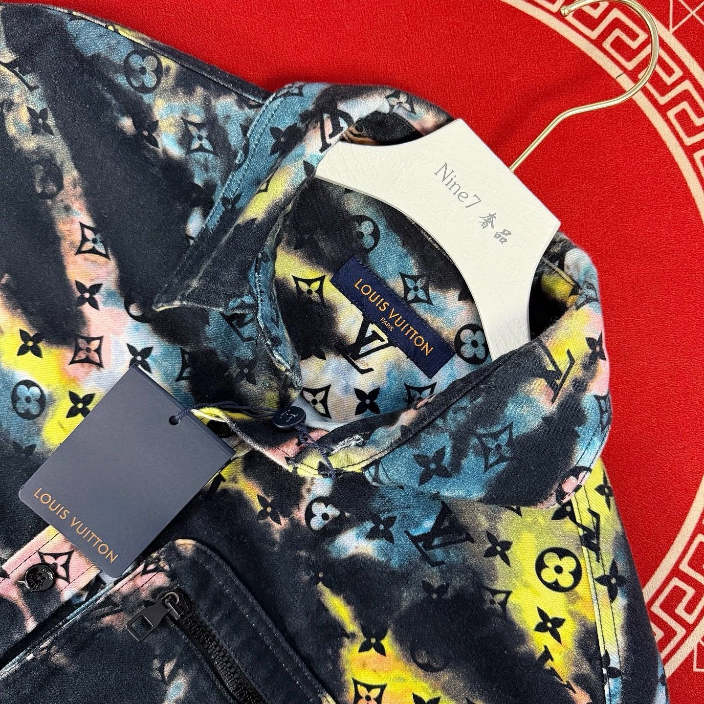 Louis Vuitton Louis Vuitton Monogram Tie-Dye Shirt Size S Size US S / EU 44-46 / 1 - 3 Thumbnail