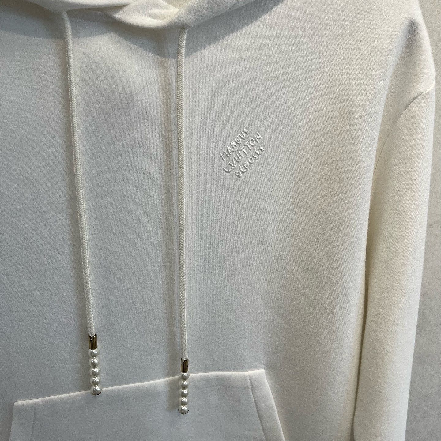 Louis Vuitton Louis Vuitton Logo Embroidered Hoodie Size L Size US L / EU 52-54 / 3 - 6 Thumbnail