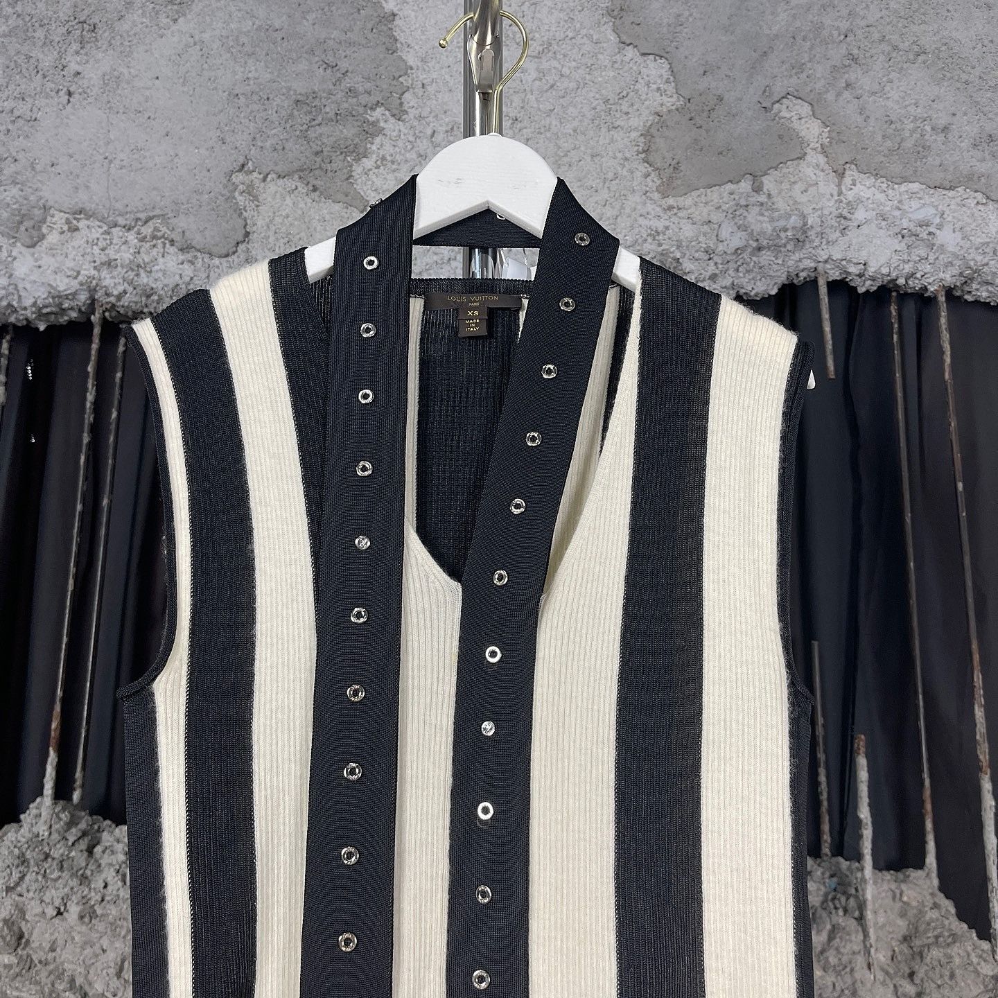 Louis Vuitton Louis Vuitton Striped Knit Sleeveless Sweater Size XS Size XS / US 0-2 / IT 36-38 - 5 Thumbnail