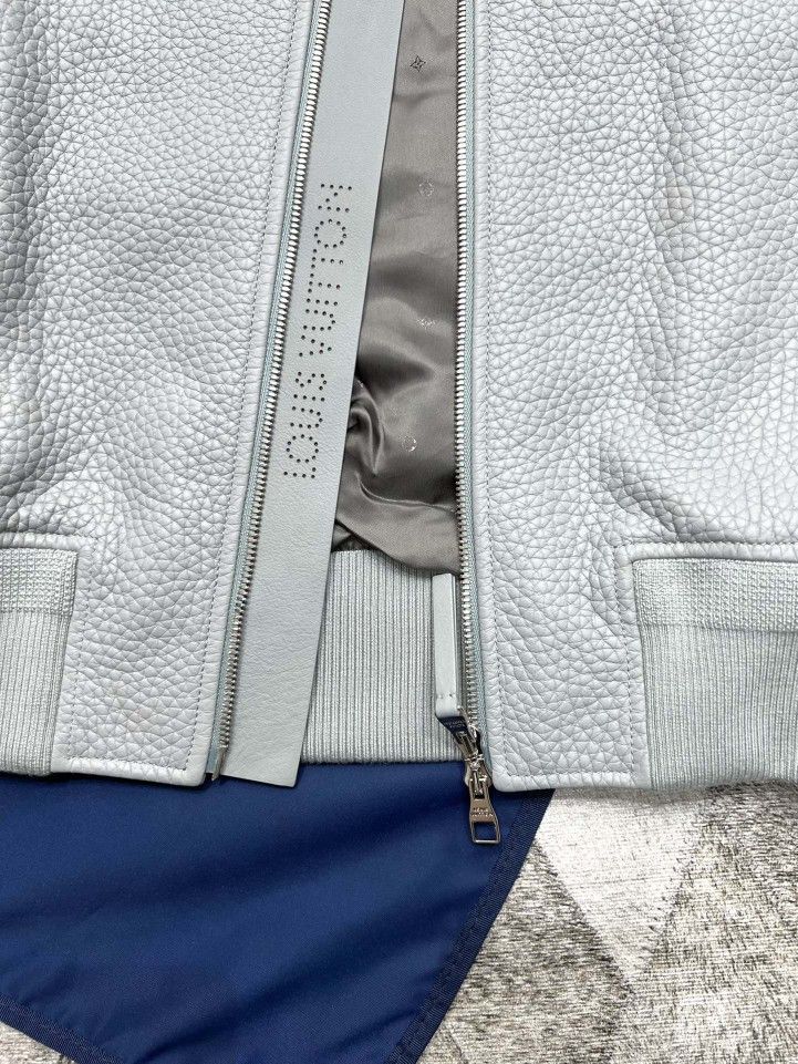 Louis Vuitton Louis Vuitton Gray Bull Leather Bomber Jacket Size L Size US L / EU 52-54 / 3 - 7 Thumbnail