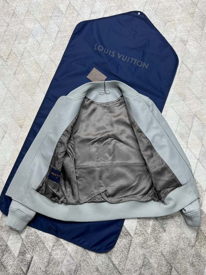 Louis Vuitton Louis Vuitton Gray Bull Leather Bomber Jacket Size L Size US L / EU 52-54 / 3 - 8 Thumbnail
