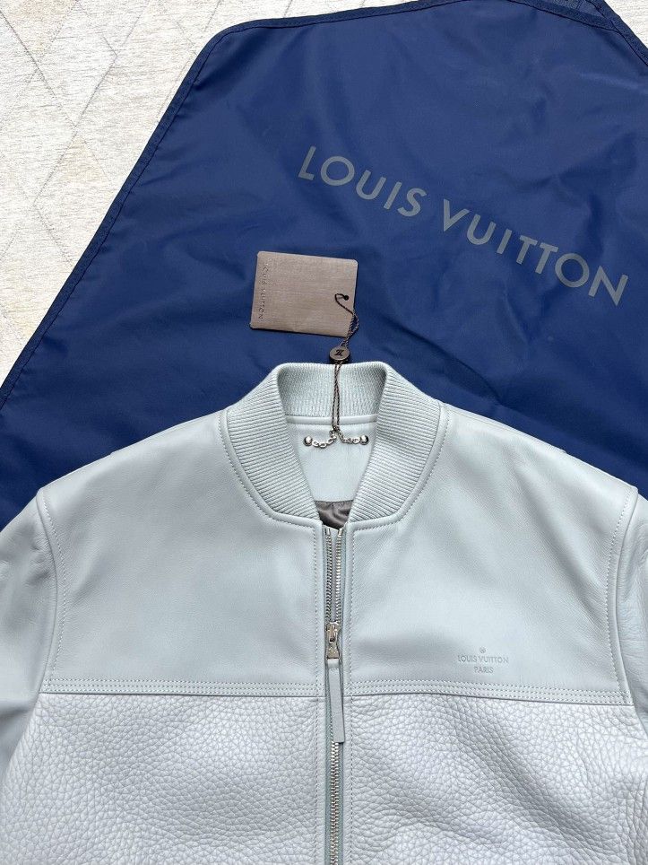 Louis Vuitton Louis Vuitton Gray Bull Leather Bomber Jacket Size L Size US L / EU 52-54 / 3 - 5 Thumbnail