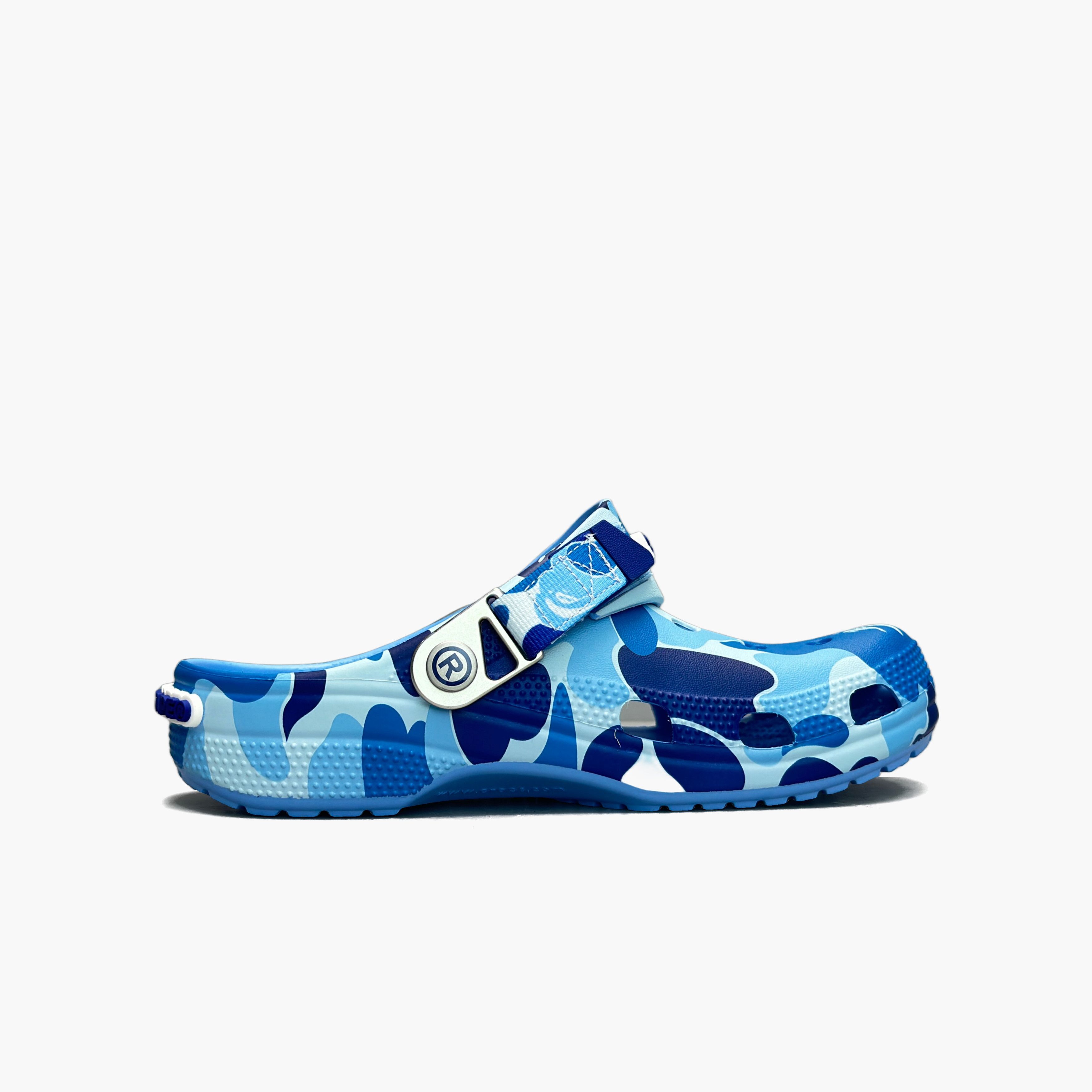 Bape × Crocs A Bathing Ape x Crocs Camo Classic Clog Blue Size 5 Size US 5 / EU 37 - 2 Thumbnail