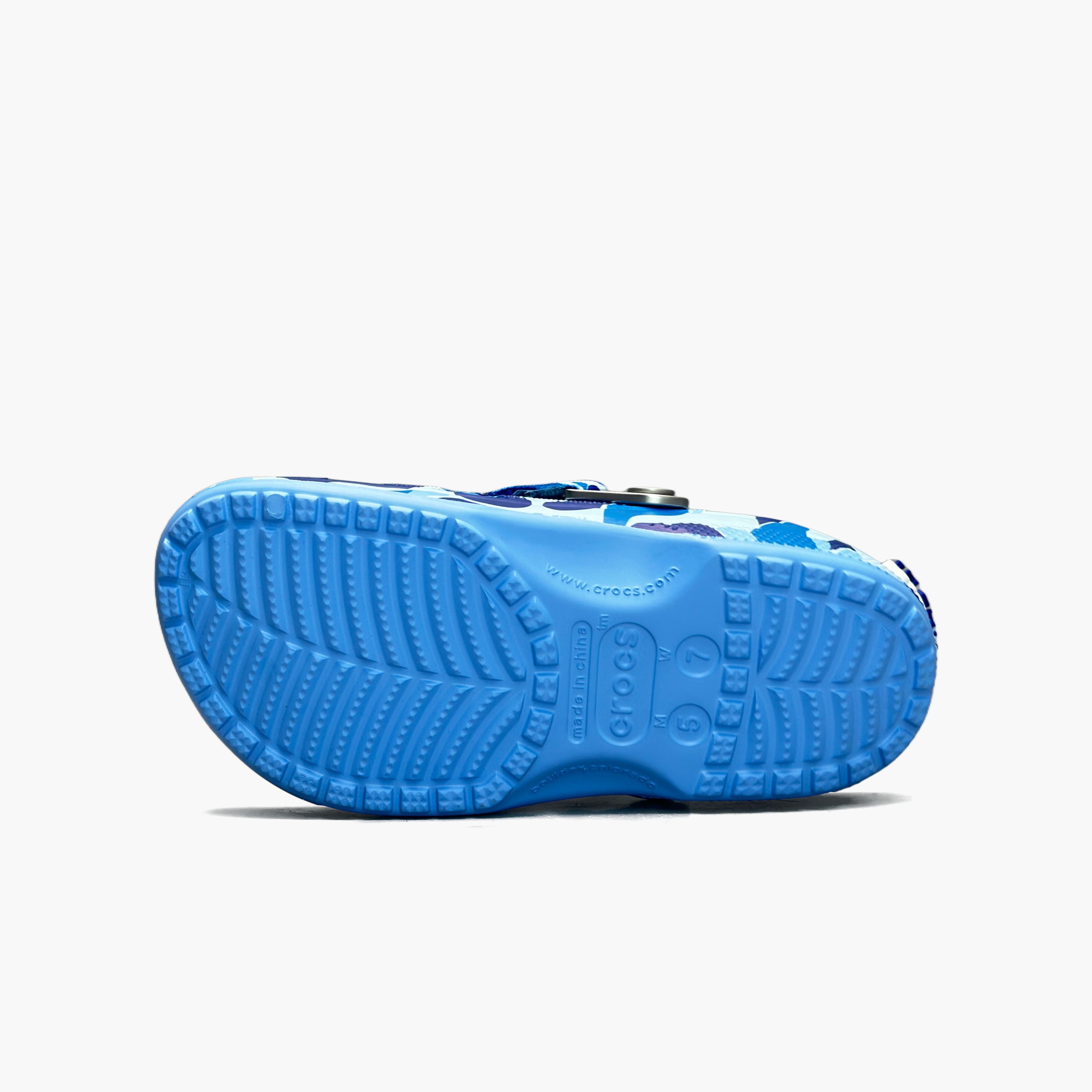 Bape × Crocs A Bathing Ape x Crocs Camo Classic Clog Blue Size 5 Size US 5 / EU 37 - 8 Thumbnail