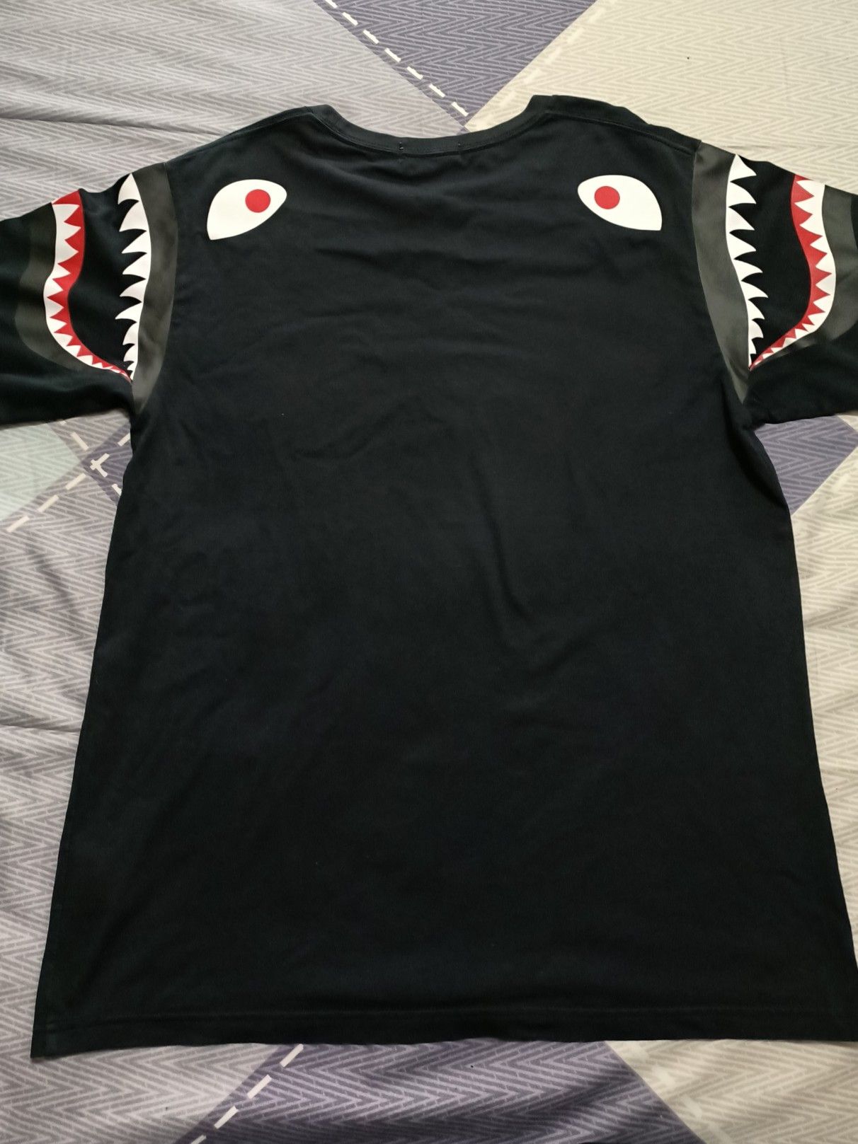 Bape A Bathing Ape Shark Graphic T-Shirt Size XL Size US XL / EU 56 / 4 - 2 Thumbnail