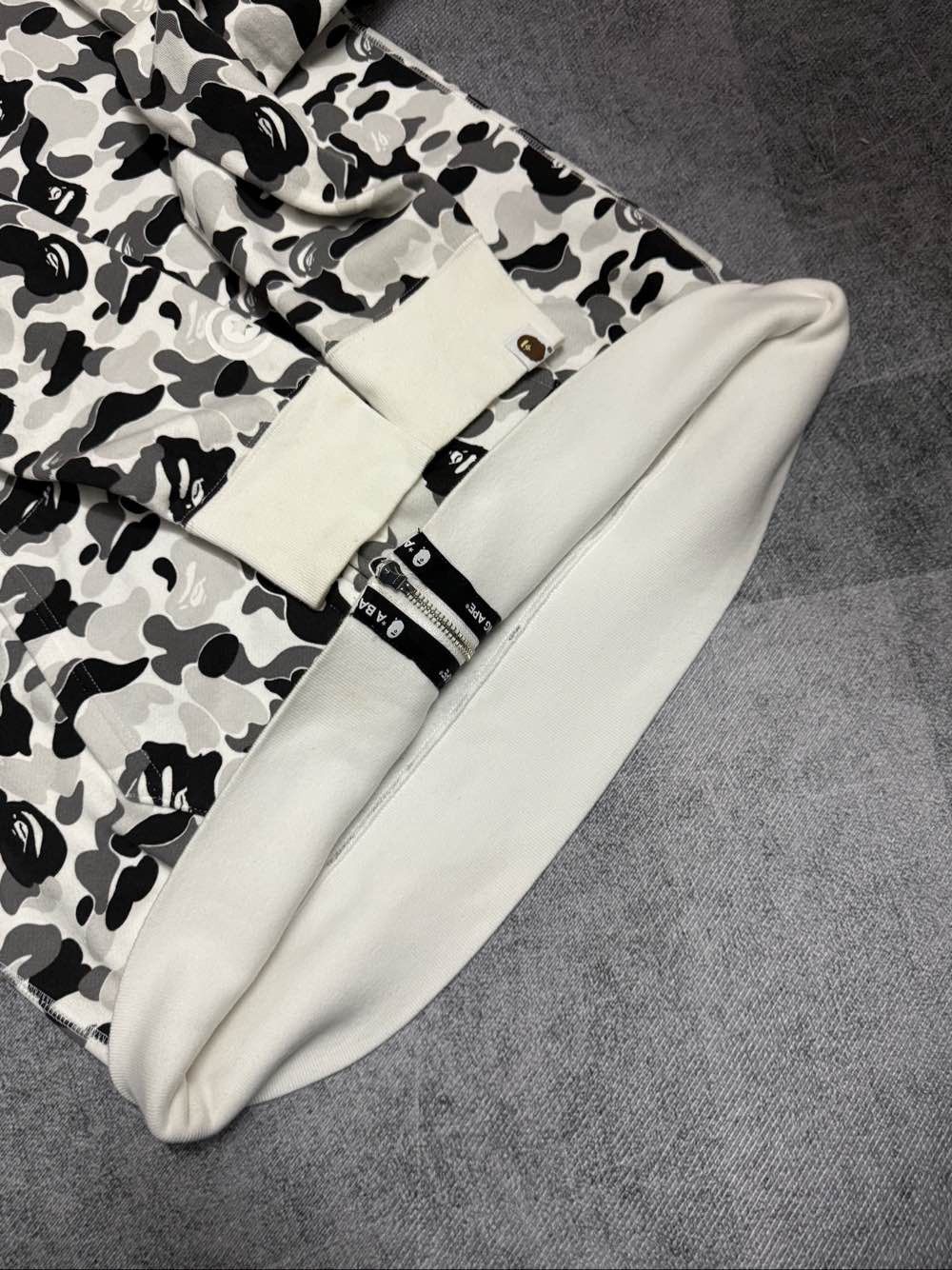 Bape A Bathing Ape Camo Shark Hoodie Size M Size US M / EU 48-50 / 2 - 7 Thumbnail