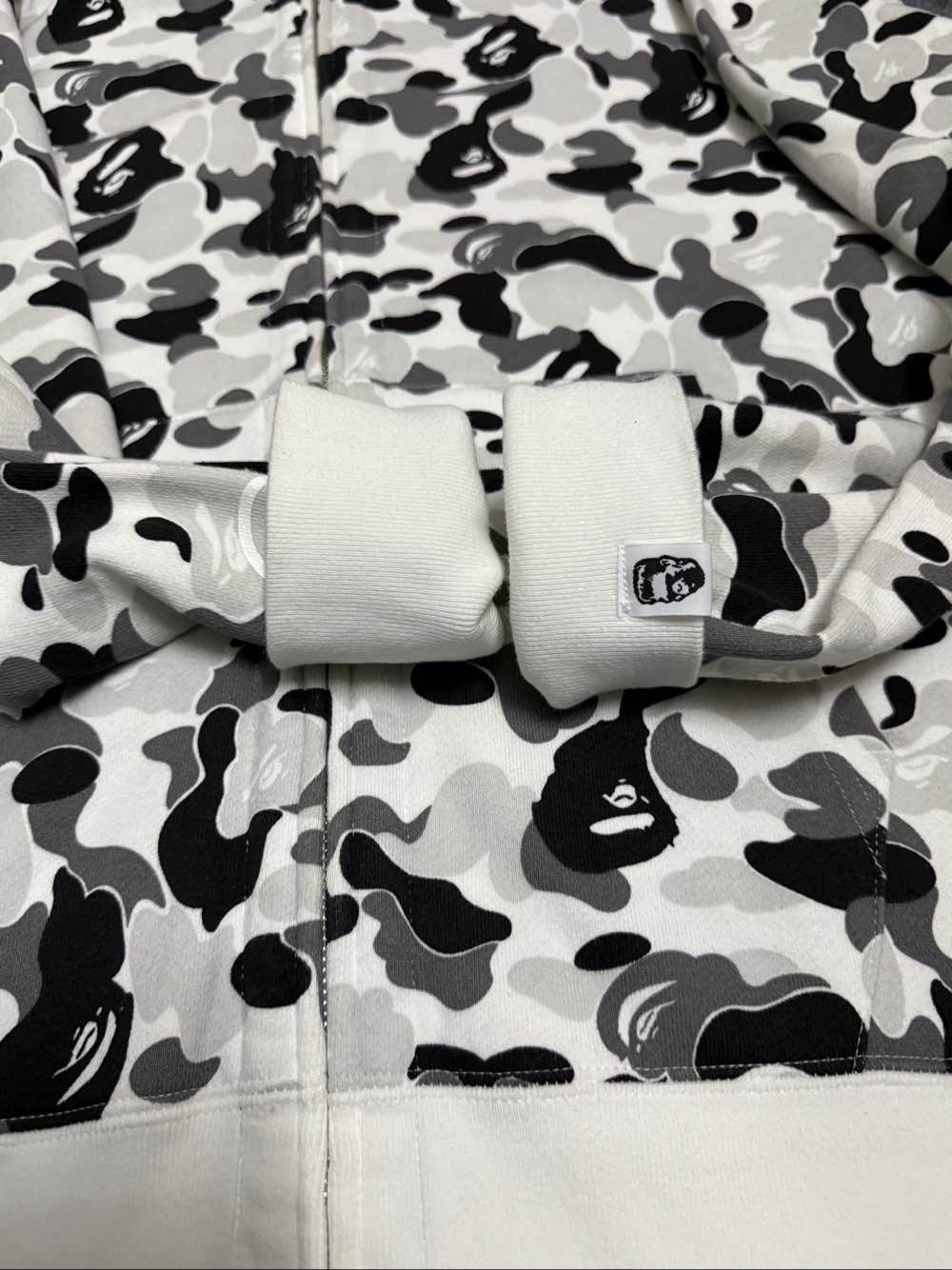Bape A Bathing Ape Camo Shark Hoodie Size M Size US M / EU 48-50 / 2 - 6 Thumbnail