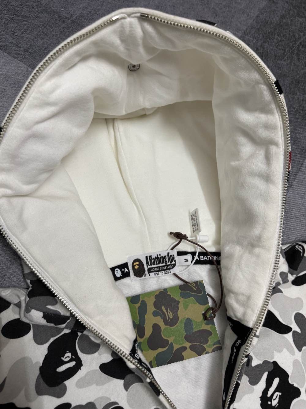 Bape A Bathing Ape Camo Shark Hoodie Size M Size US M / EU 48-50 / 2 - 5 Thumbnail