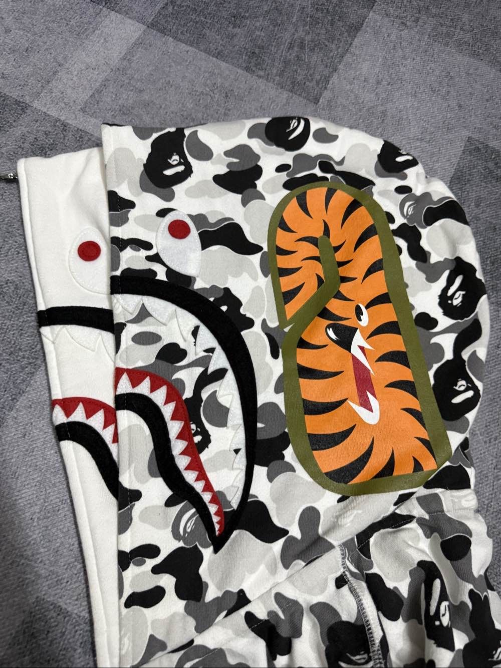 Bape A Bathing Ape Camo Shark Hoodie Size M Size US M / EU 48-50 / 2 - 12 Thumbnail