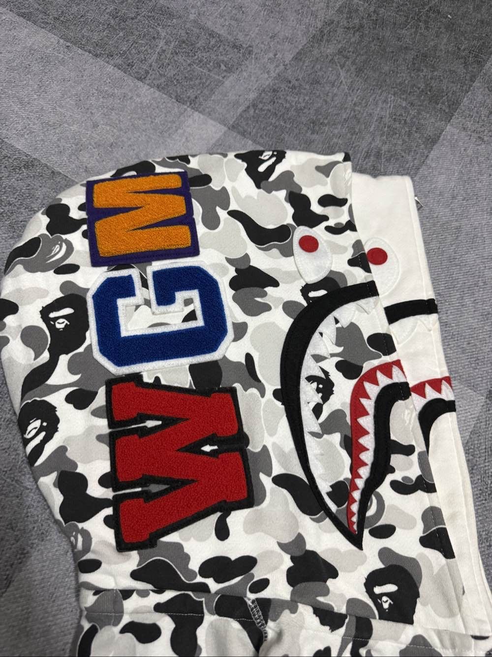Bape A Bathing Ape Camo Shark Hoodie Size M Size US M / EU 48-50 / 2 - 11 Thumbnail