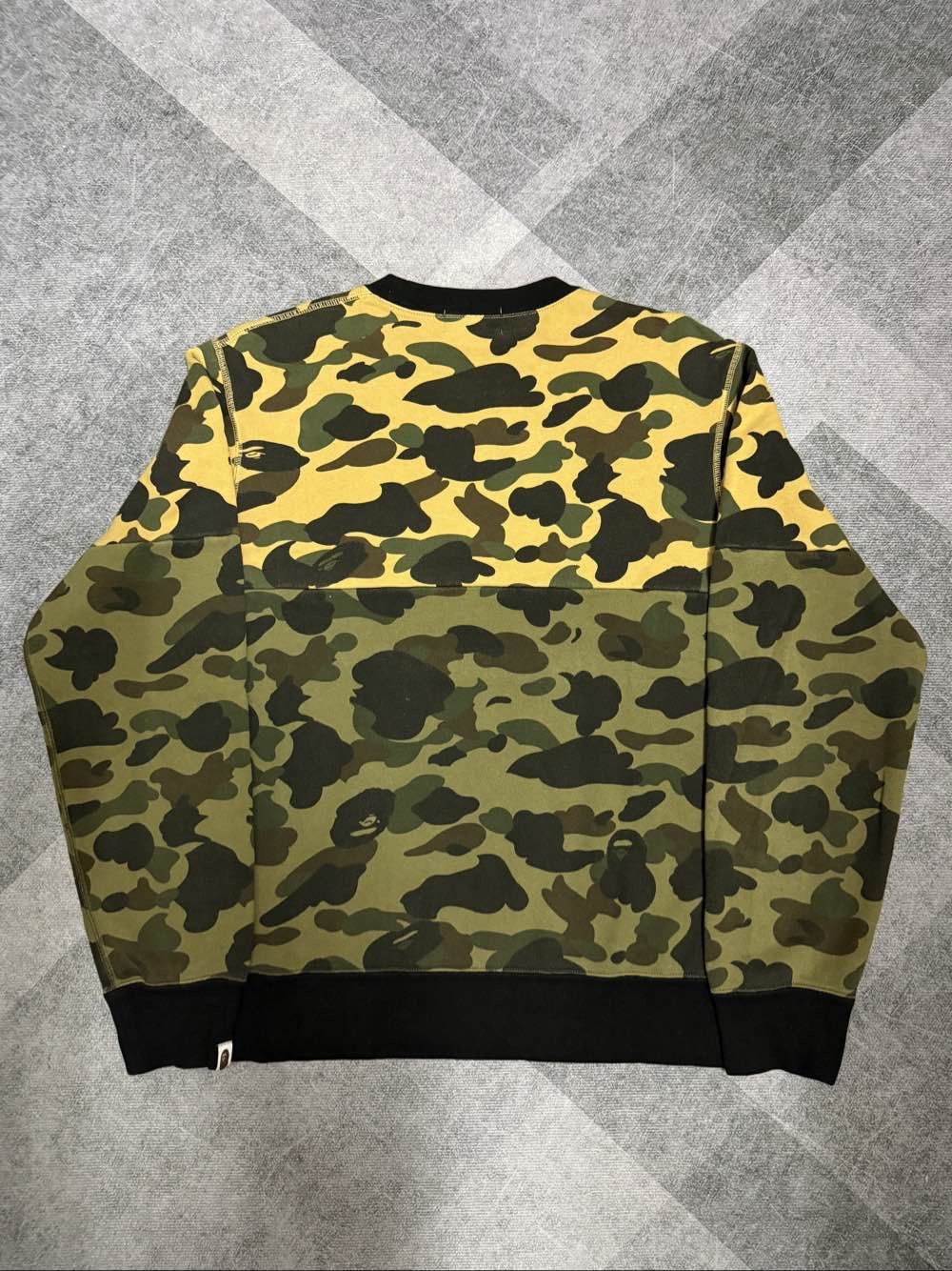 Bape A BATHING APE Camo Ape Head Sweatshirt Size L Size US L / EU 52-54 / 3 - 2 Thumbnail
