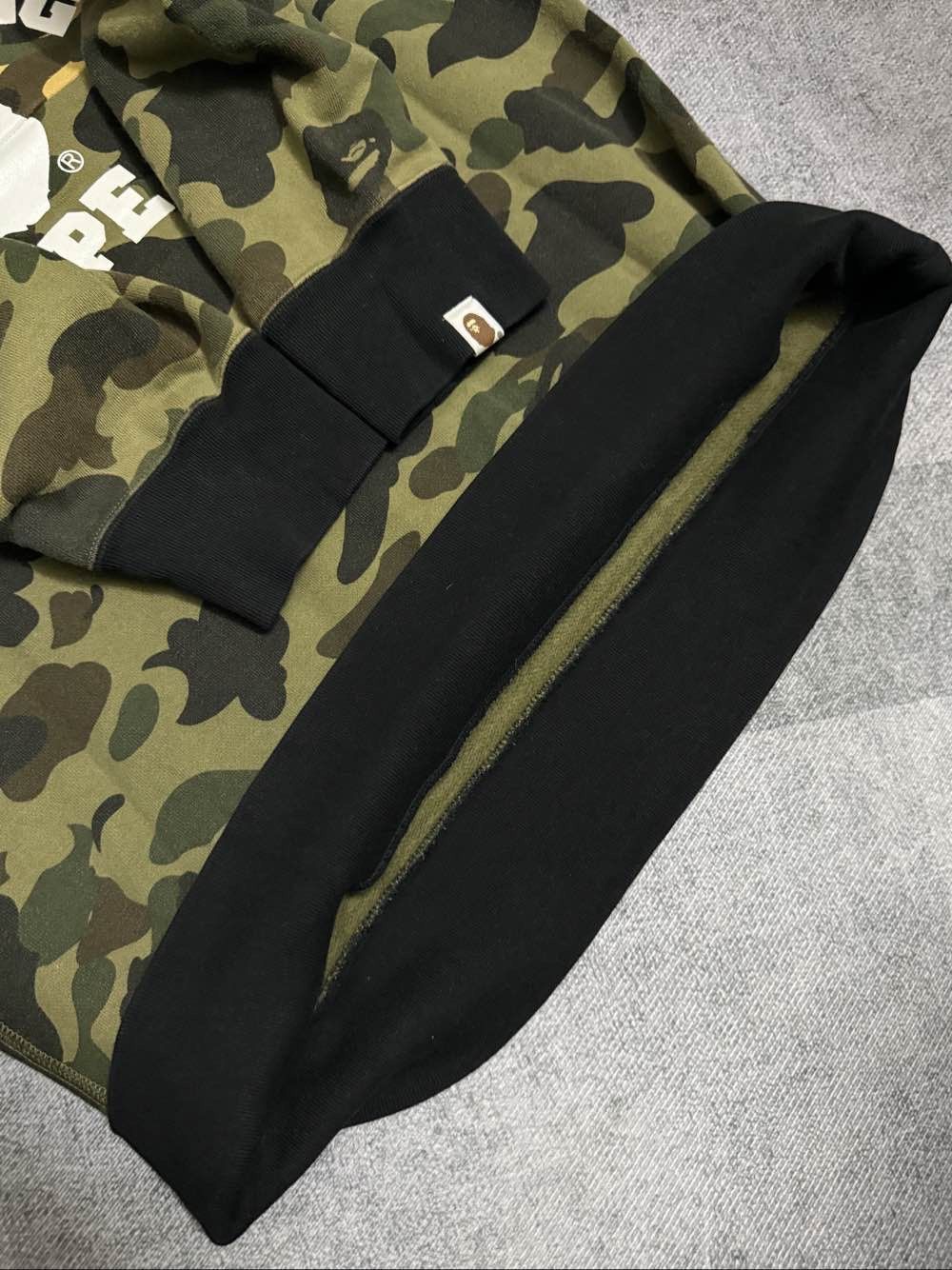 Bape A BATHING APE Camo Ape Head Sweatshirt Size L Size US L / EU 52-54 / 3 - 9 Thumbnail