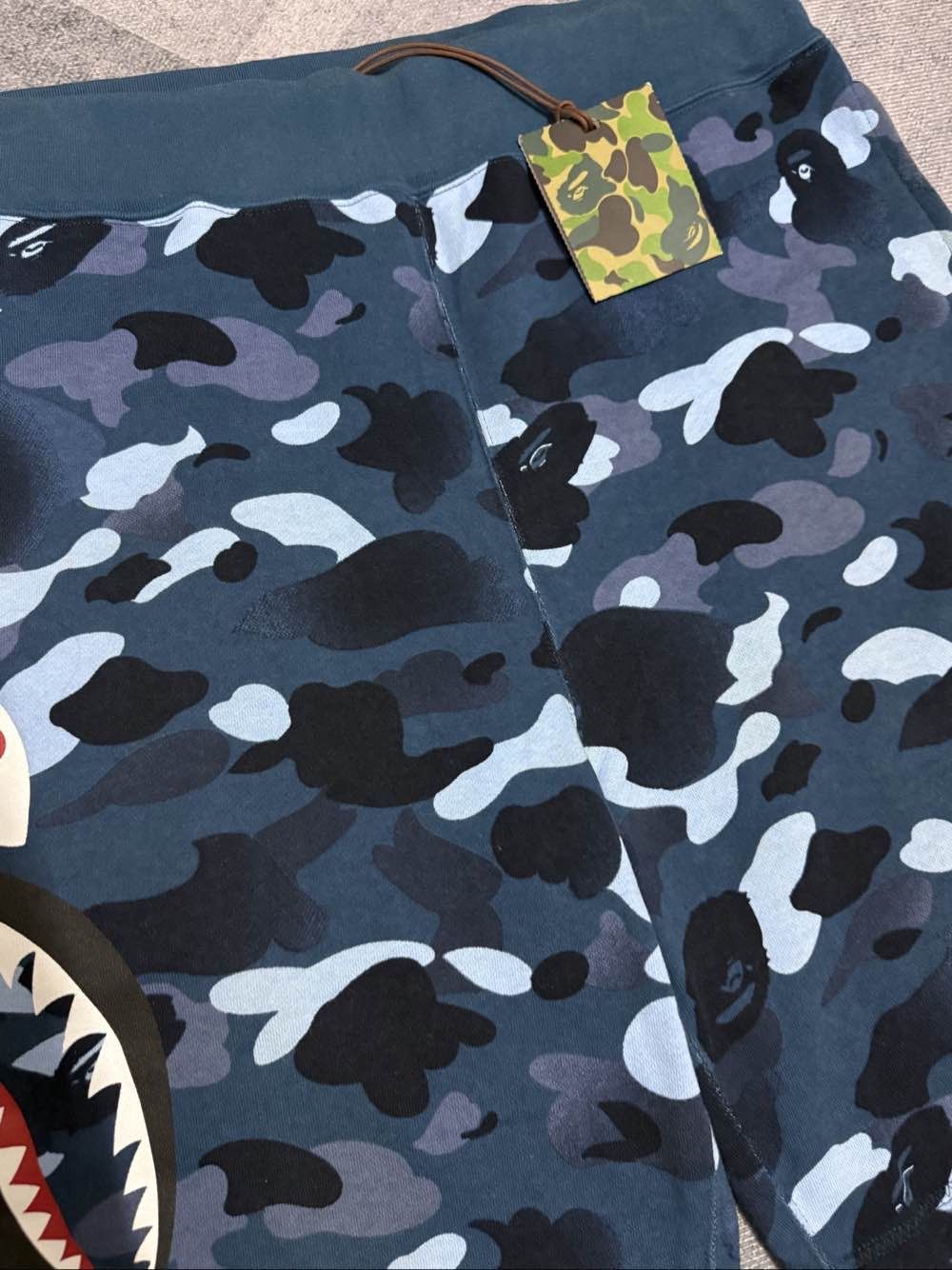 Bape A BATHING APE Camo Shark Shorts Size XXL Size US 38 / EU 54 - 7 Thumbnail