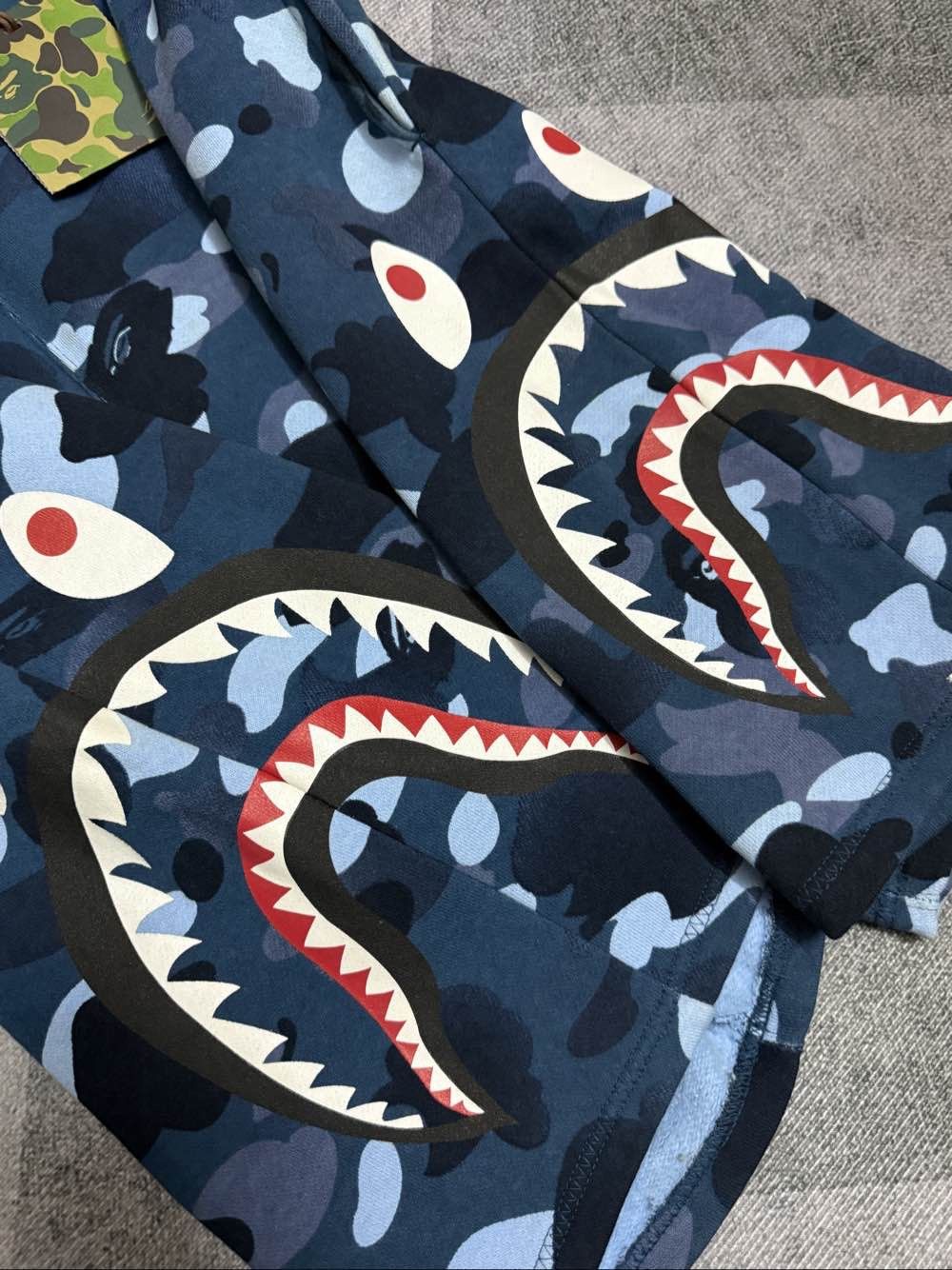 Bape A BATHING APE Camo Shark Shorts Size XXL Size US 38 / EU 54 - 6 Thumbnail