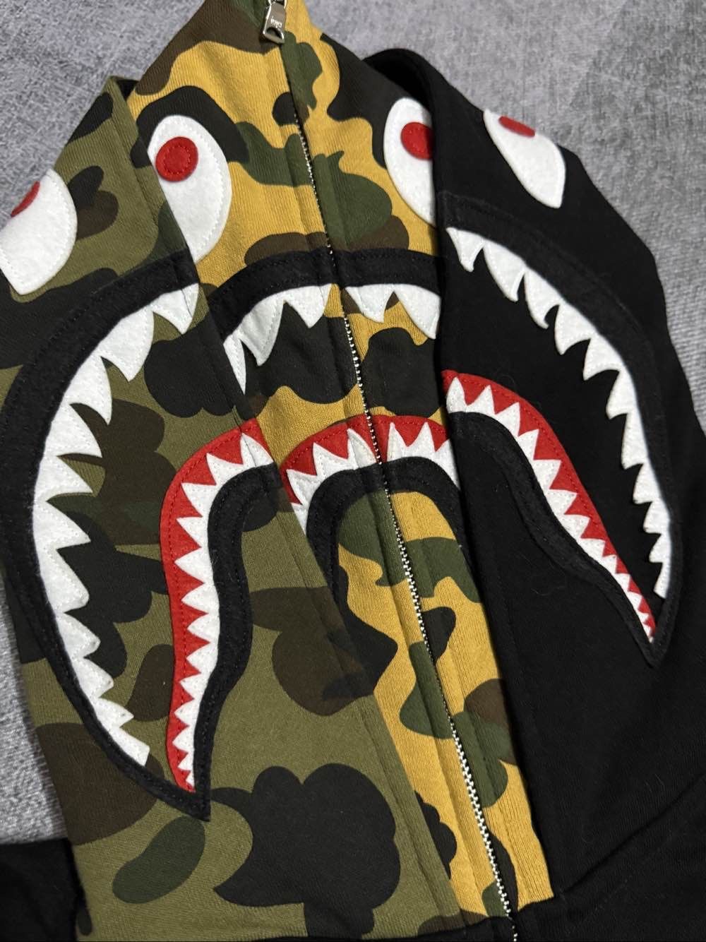 Bape A BATHING APE Split Camo Shark Tiger Hoodie Size M Size US M / EU 48-50 / 2 - 7 Thumbnail