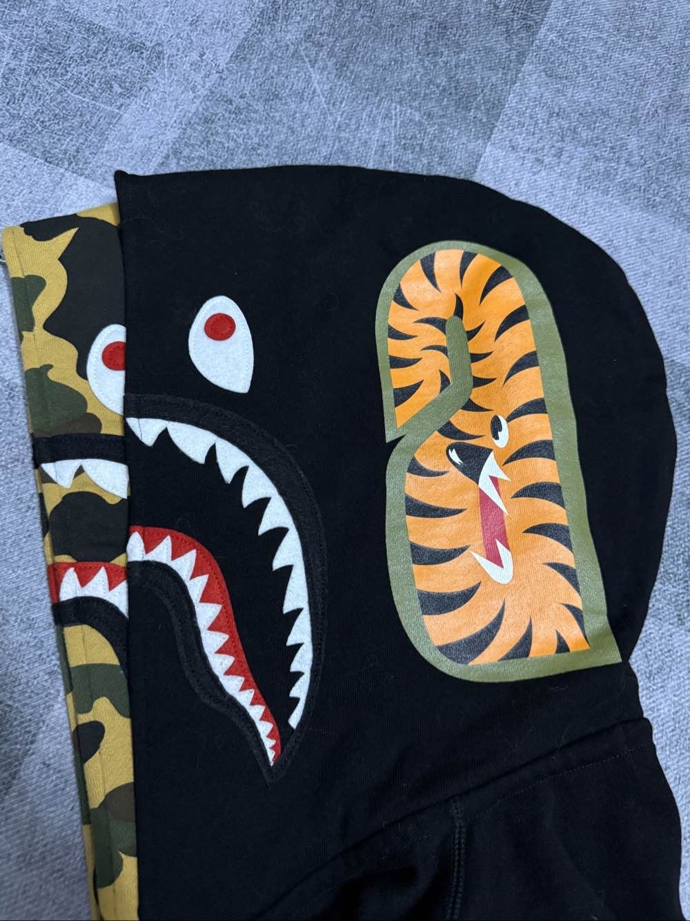 Bape A BATHING APE Split Camo Shark Tiger Hoodie Size M Size US M / EU 48-50 / 2 - 11 Thumbnail
