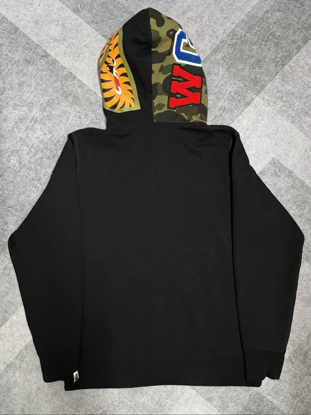 Bape A BATHING APE Split Camo Shark Tiger Hoodie Size M Size US M / EU 48-50 / 2 - 2 Thumbnail
