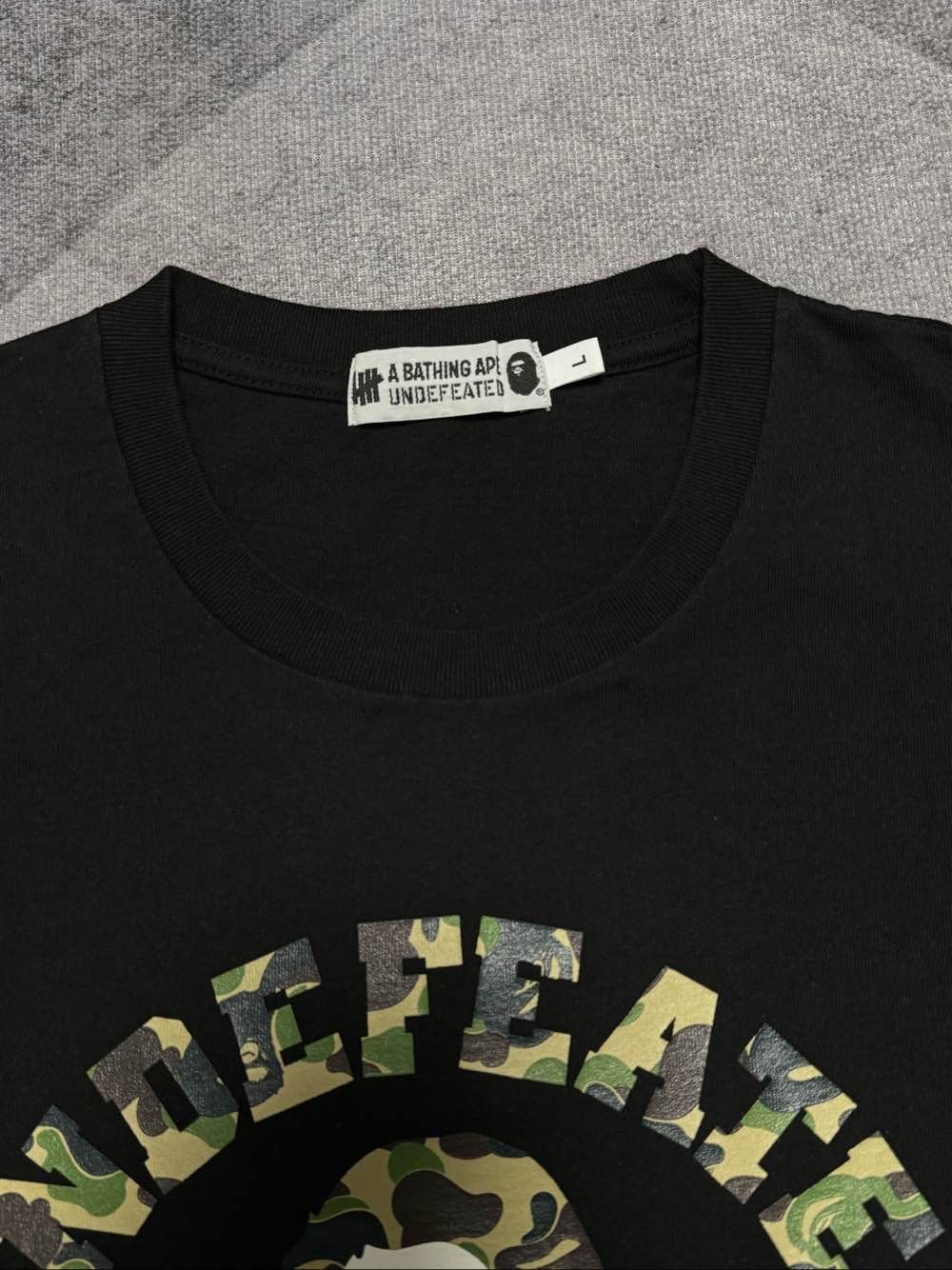 Bape A BATHING APE x Undefeated Logo T-Shirt Size L Size US L / EU 52-54 / 3 - 3 Thumbnail