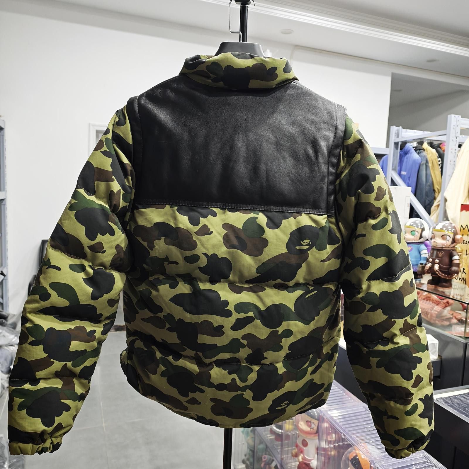 Bape A BATHING APE Camo Down Jacket Size L Size US L / EU 52-54 / 3 - 2 Thumbnail