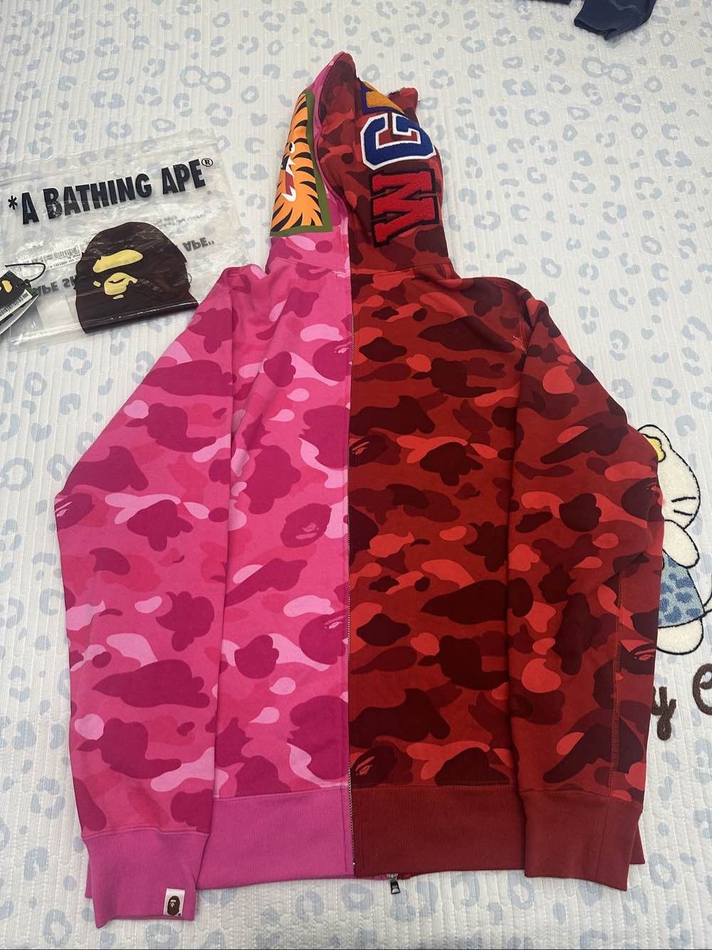 Bape A Bathing Ape Split Camo Shark Hoodie Size XL Size US XL / EU 56 / 4 - 2 Thumbnail