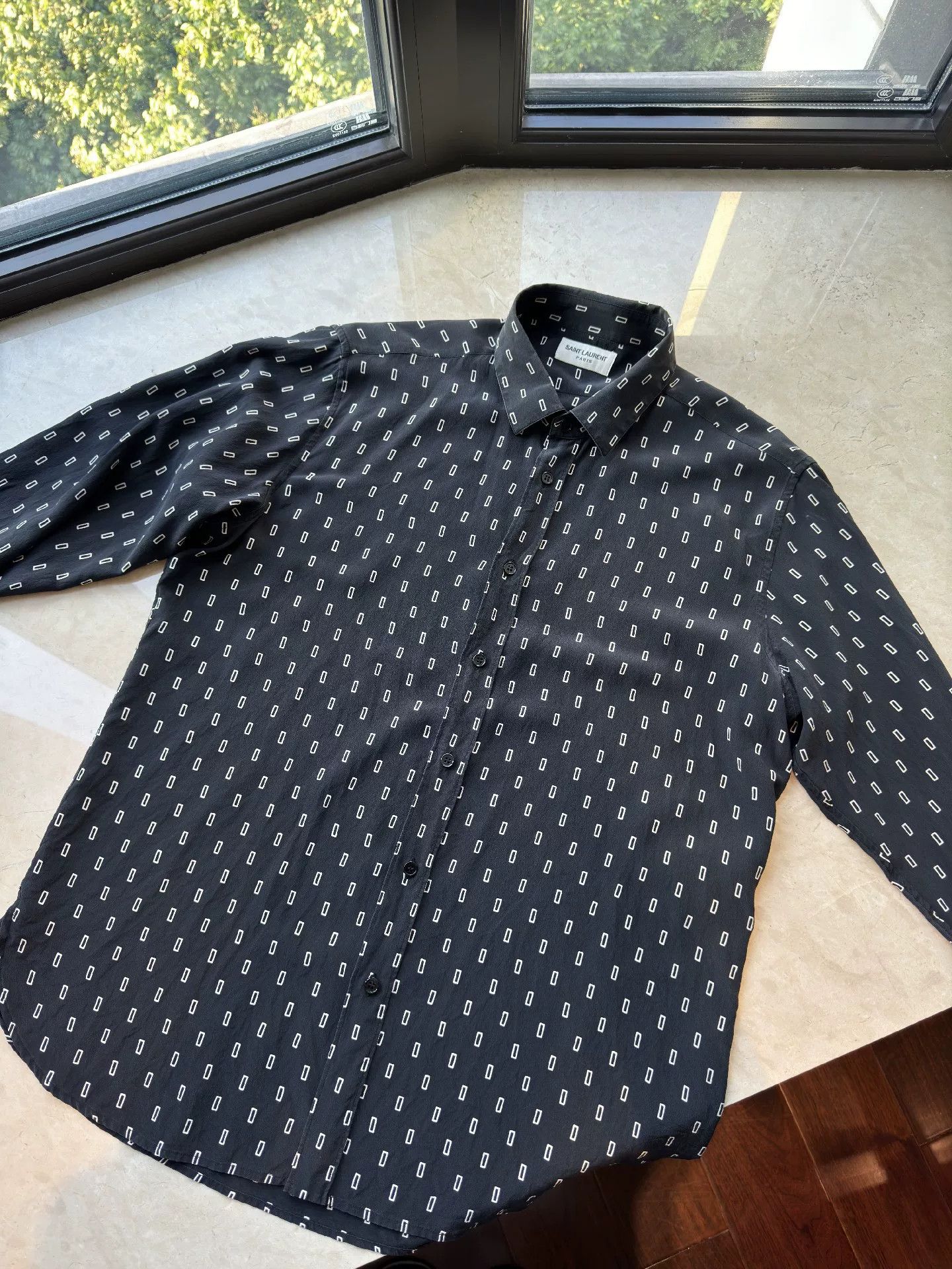 Saint Laurent Paris YSL Men's 100% Silk Printed Shirt Size US M / EU 48-50 / 2 - 4 Thumbnail