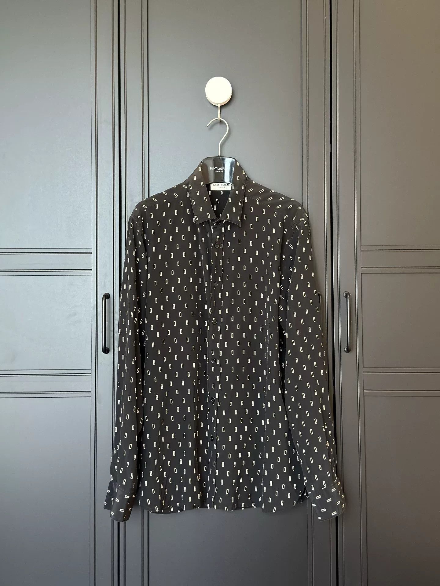 Saint Laurent Paris YSL Men's 100% Silk Printed Shirt Size US M / EU 48-50 / 2 - 2 Thumbnail
