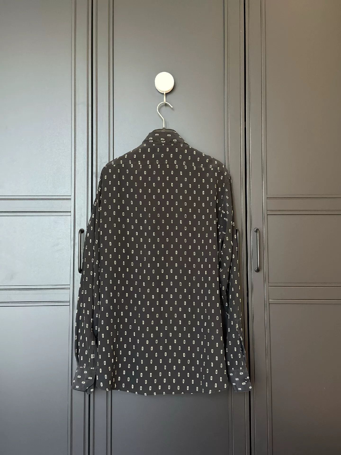 Saint Laurent Paris YSL Men's 100% Silk Printed Shirt Size US M / EU 48-50 / 2 - 3 Thumbnail