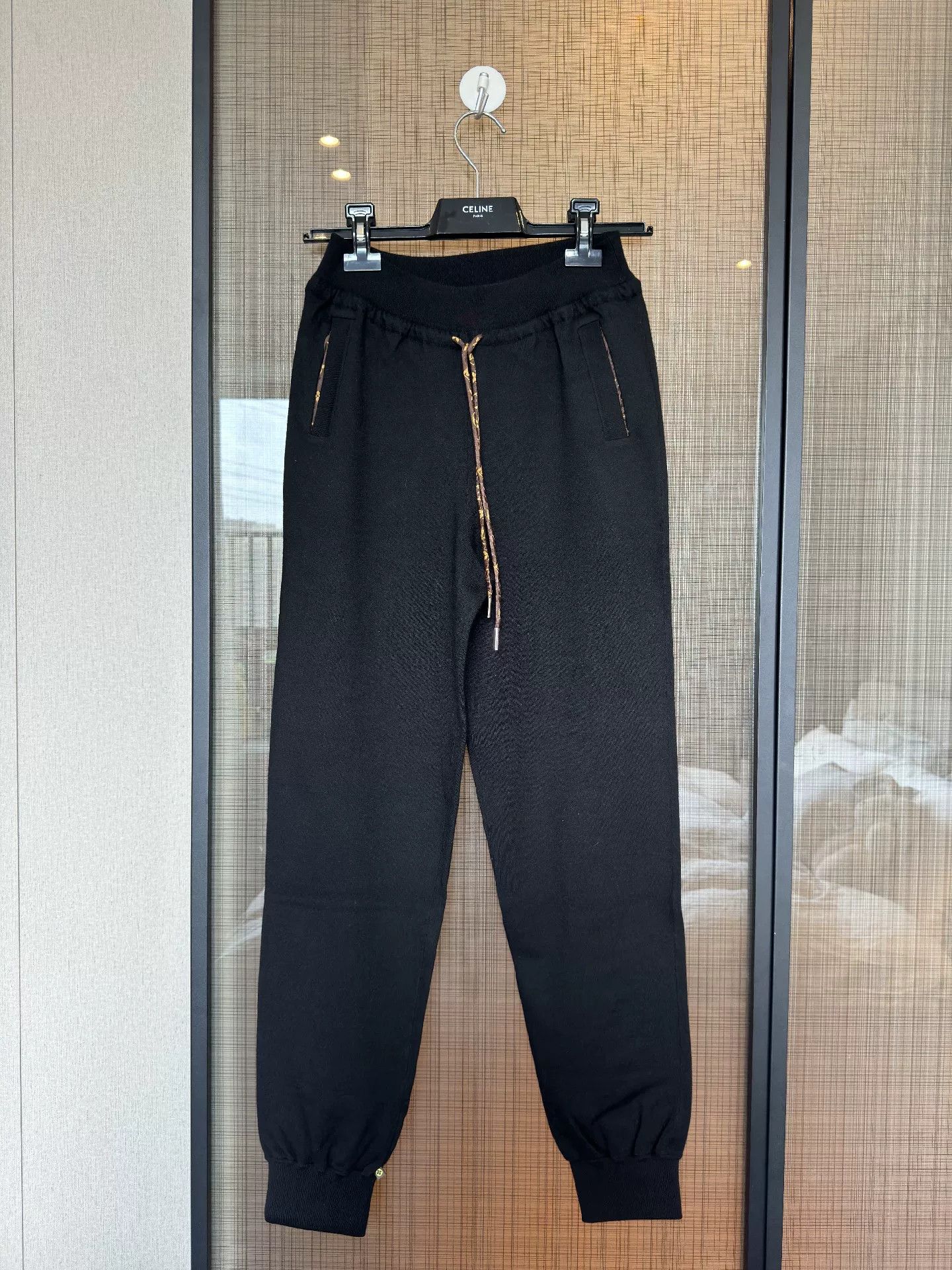 Louis Vuitton Louis Vuitton Women's Cashmere Sweatpants Size 36" / US 14 / IT 50 - 2 Thumbnail