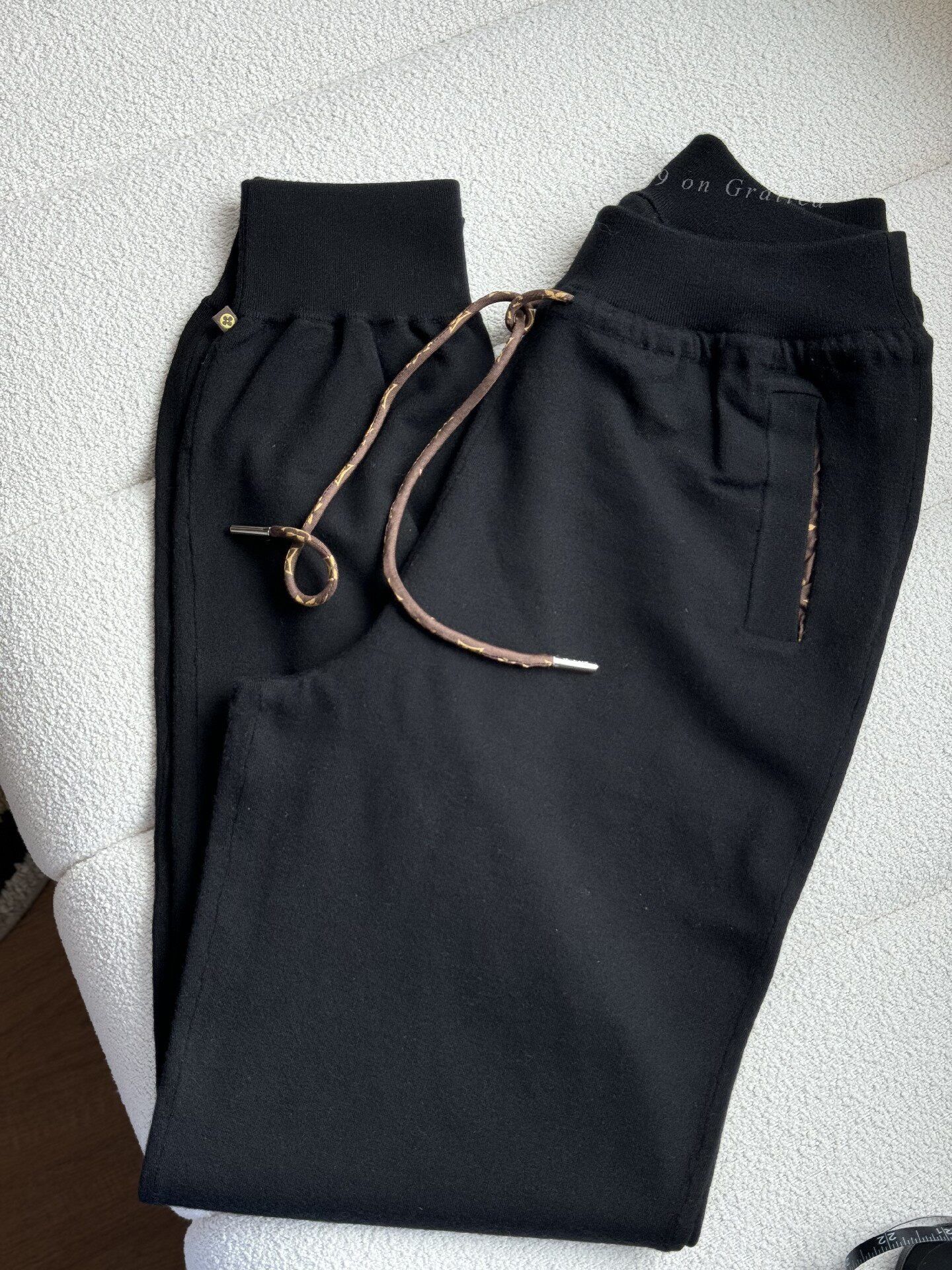 Louis Vuitton Louis Vuitton Women's Cashmere Sweatpants Size 36" / US 14 / IT 50 - 7 Thumbnail