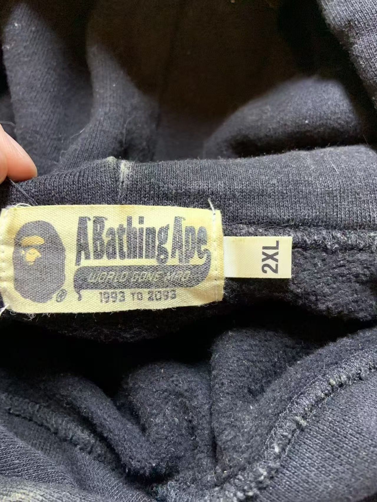 Bape A Bathing Ape Badge Graphic Hoodie XXL Size US XXL / EU 58 / 5 - 3 Thumbnail