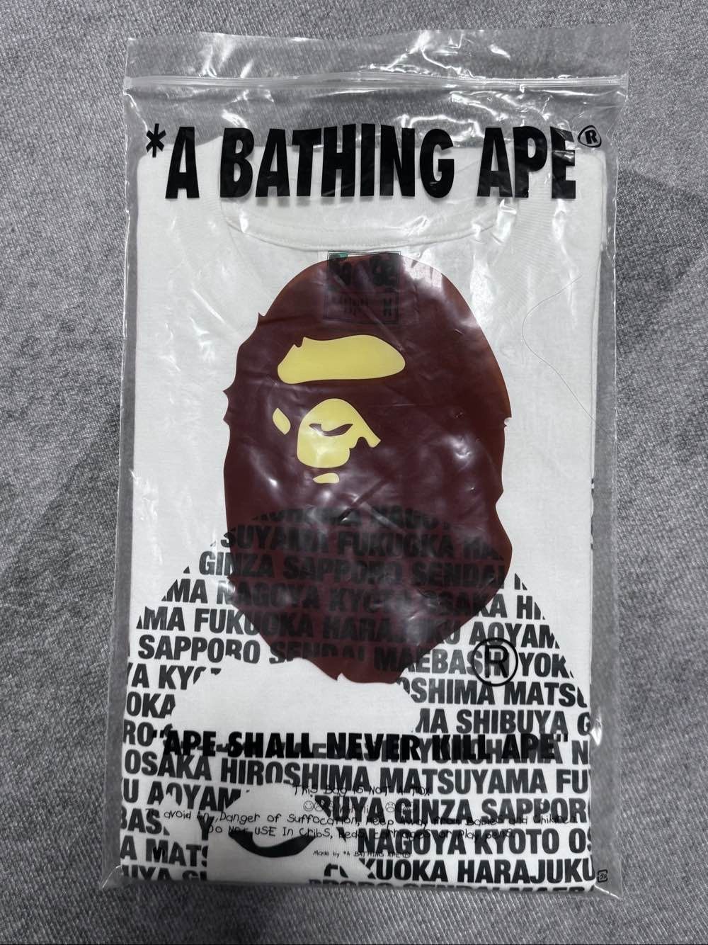 Bape A Bathing Ape Logo Graphic T-Shirt Size M Size US M / EU 48-50 / 2 - 5 Thumbnail