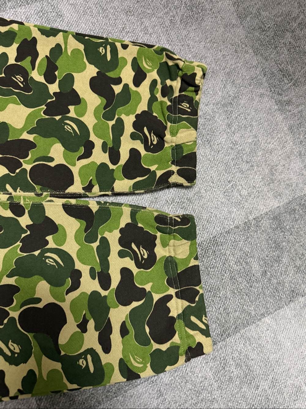 Bape A Bathing Ape x Undefeated Camo Sweatpants Size L Size US 34 / EU 50 - 9 Thumbnail