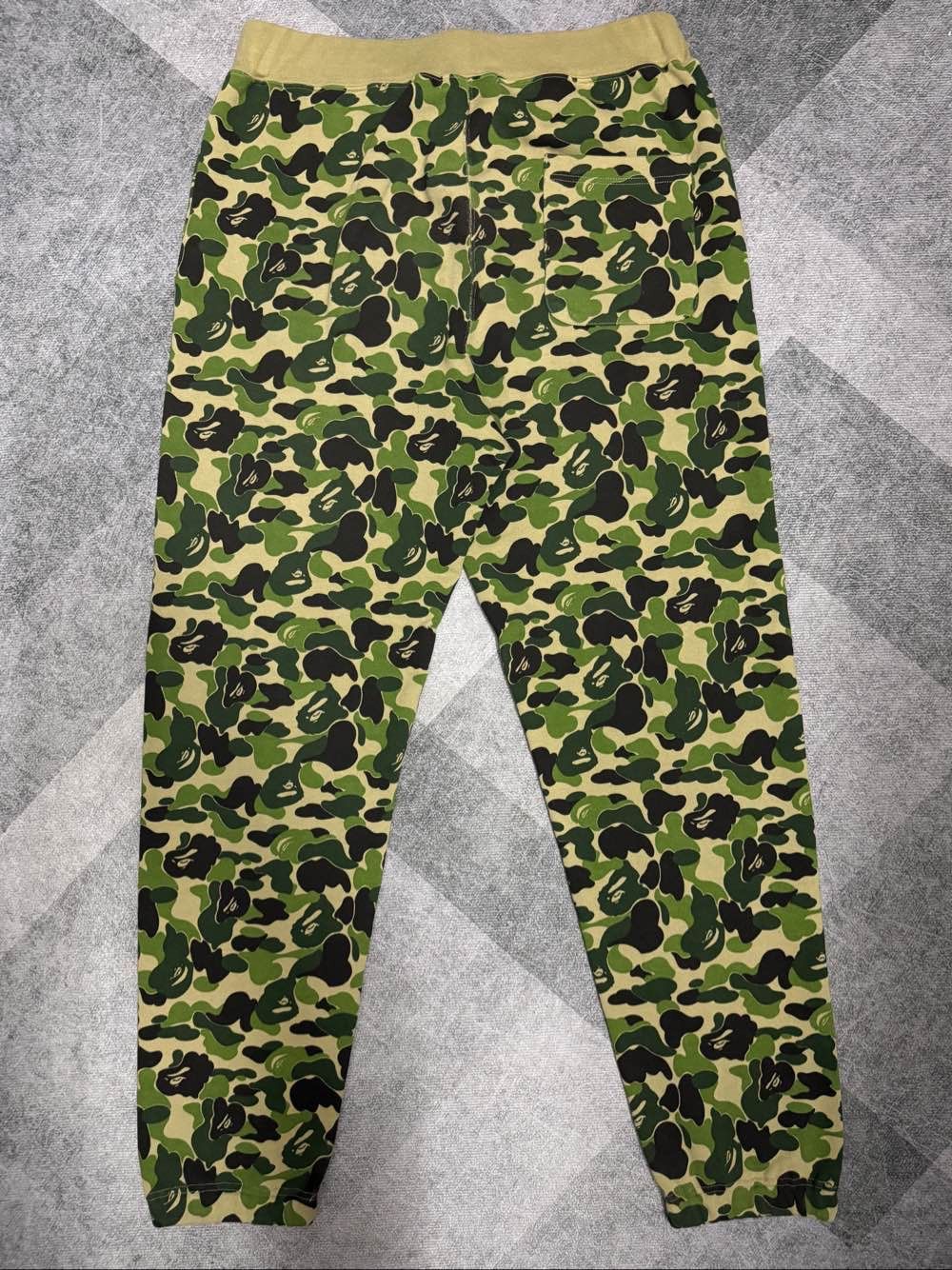 Bape A Bathing Ape x Undefeated Camo Sweatpants Size L Size US 34 / EU 50 - 2 Thumbnail