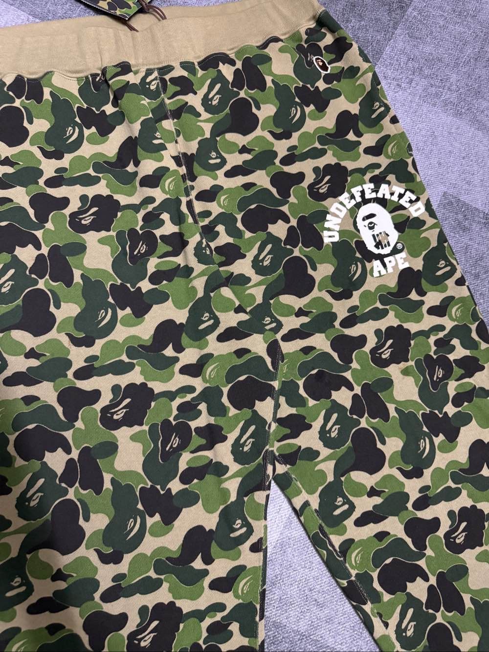 Bape A Bathing Ape x Undefeated Camo Sweatpants Size L Size US 34 / EU 50 - 7 Thumbnail