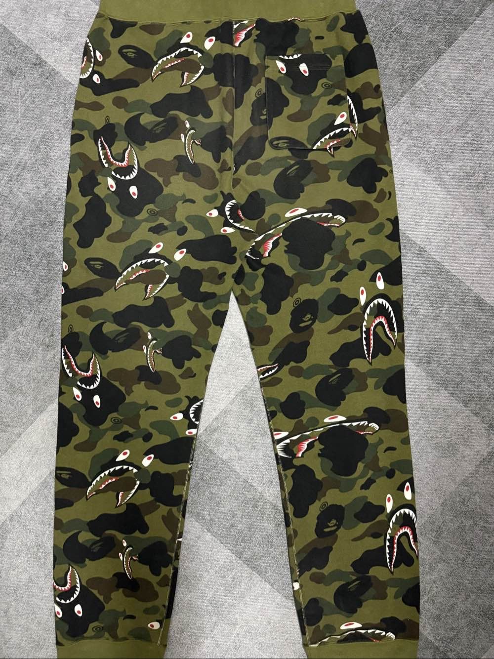 Bape A Bathing Ape Camo Shark Sweatpants Size 38 Size US 38 / EU 54 - 2 Thumbnail