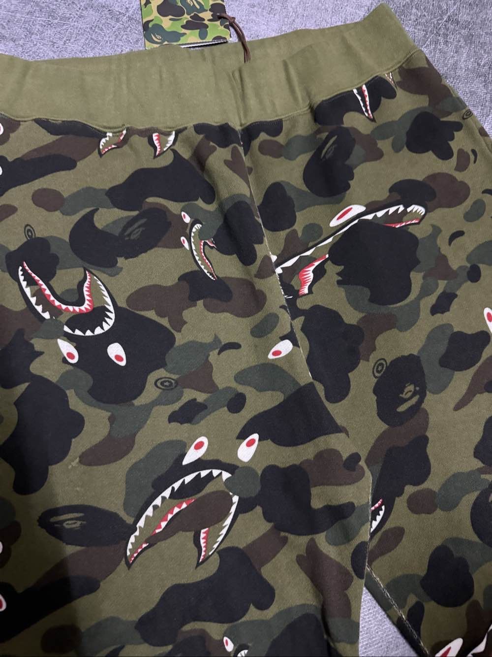 Bape A Bathing Ape Camo Shark Sweatpants Size 38 Size US 38 / EU 54 - 5 Thumbnail